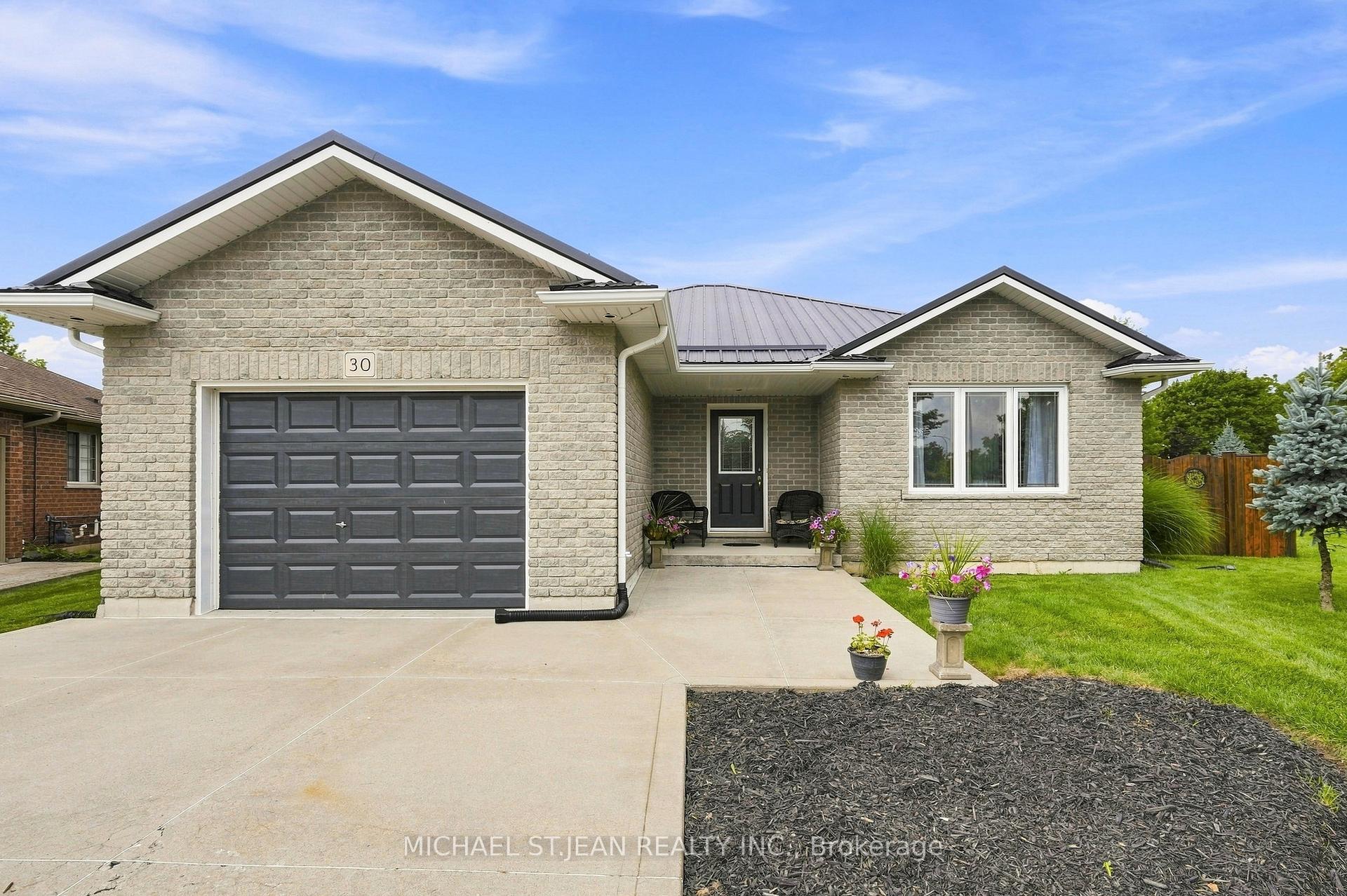 Photo 2 of 30 Leslie Street, Haldimand — HOMEH