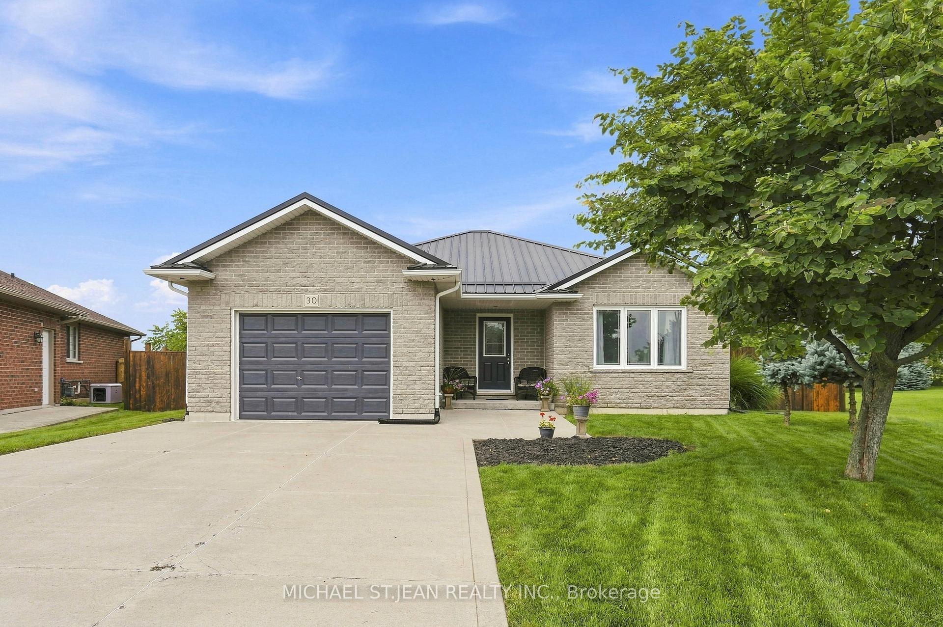 Photo 3 of 30 Leslie Street, Haldimand — HOMEH