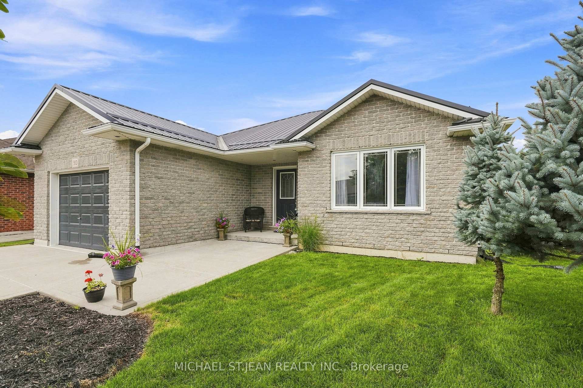 Photo 7 of 30 Leslie Street, Haldimand — HOMEH