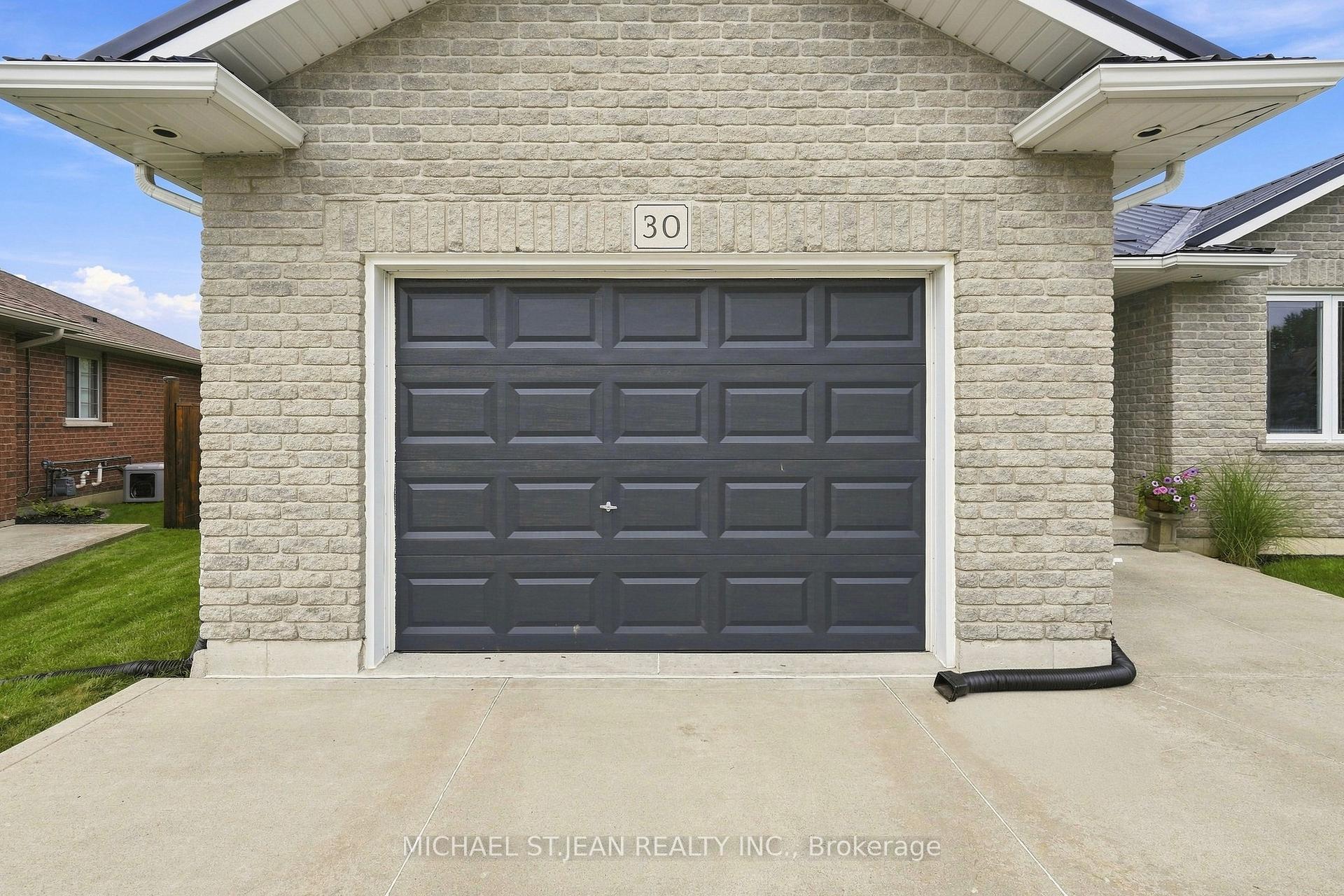 Photo 9 of 30 Leslie Street, Haldimand — HOMEH