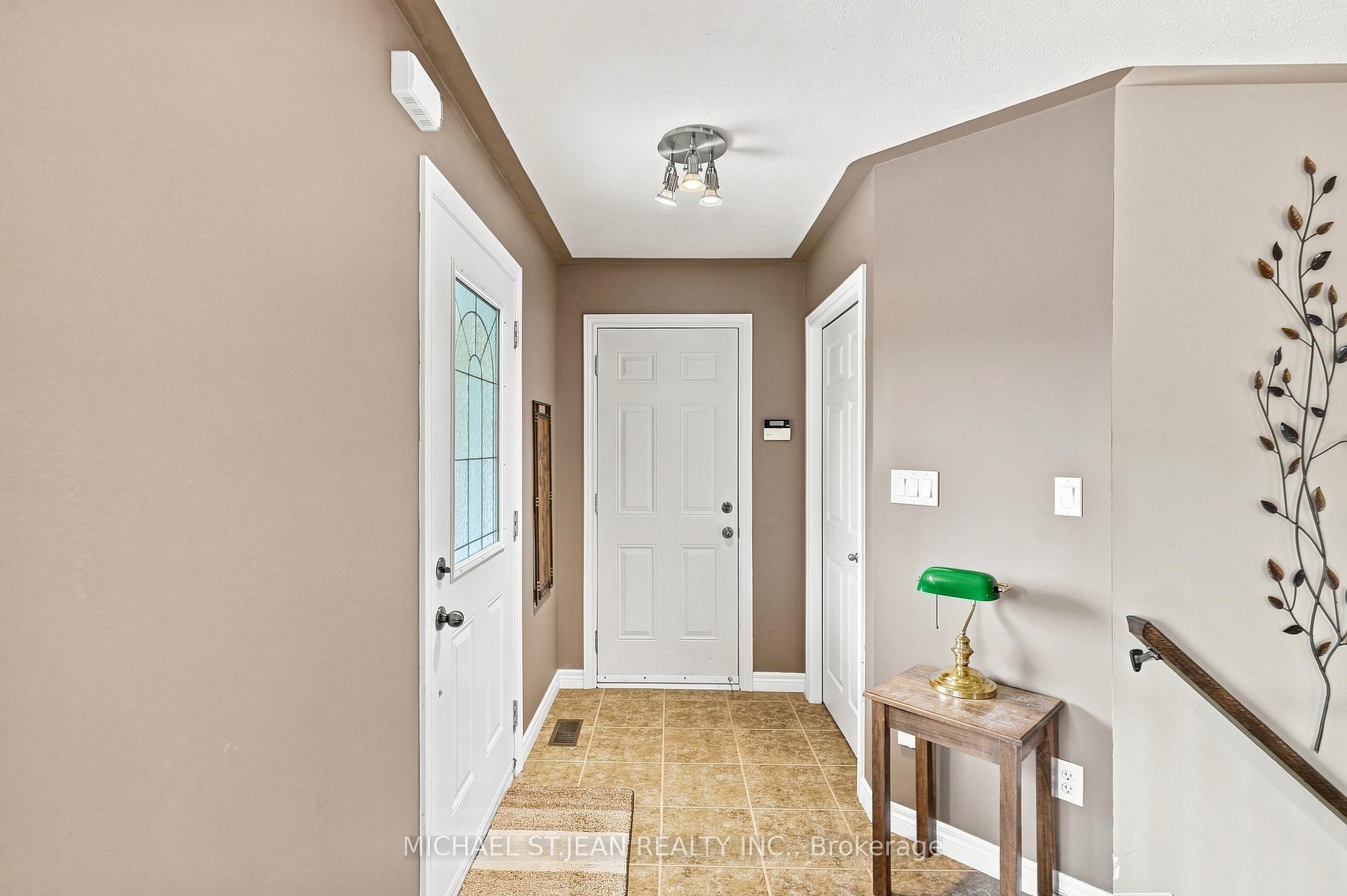 Photo 6 of 30 Leslie Street, Haldimand — HOMEH