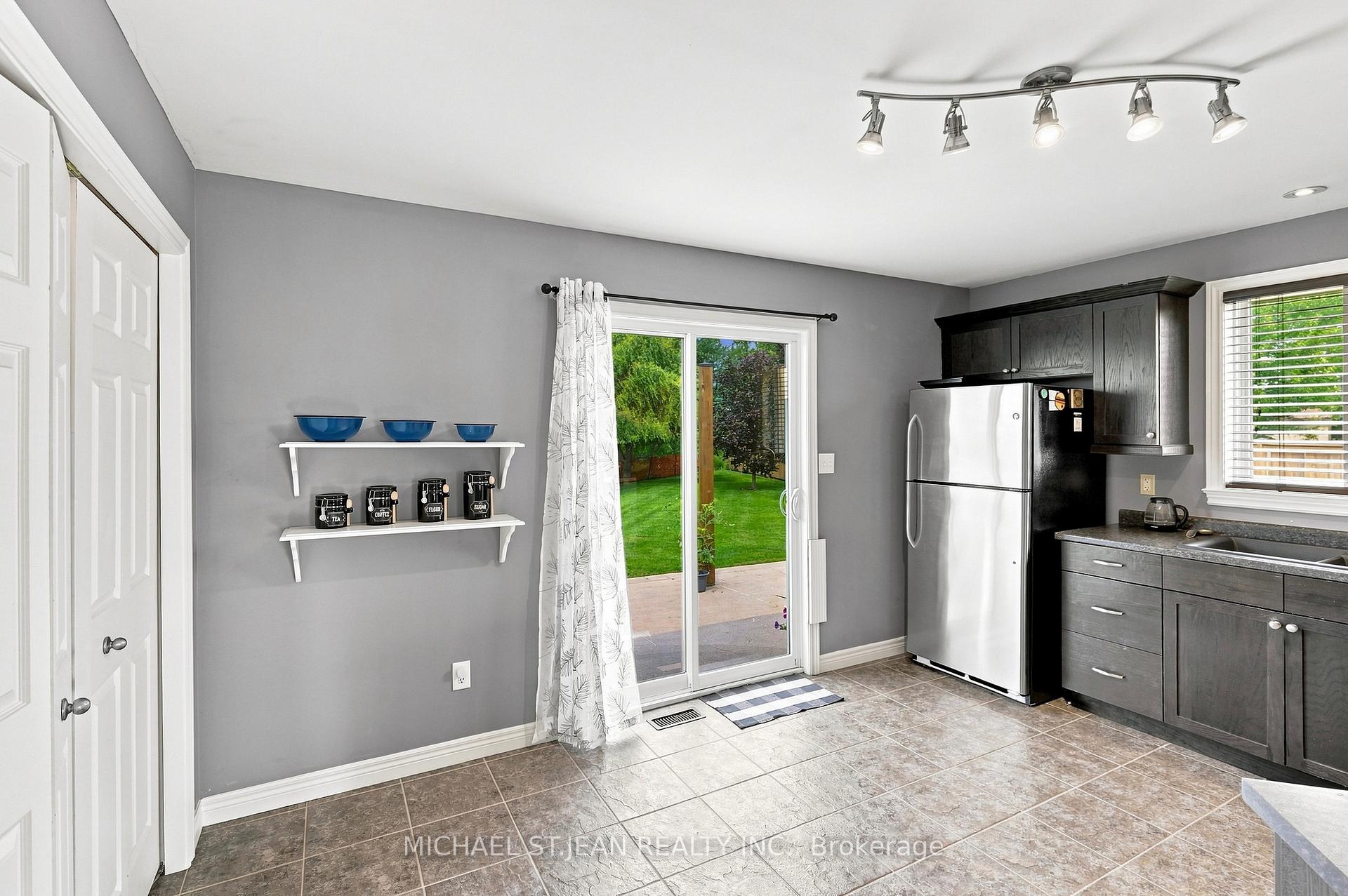 Photo 14 of 30 Leslie Street, Haldimand — HOMEH