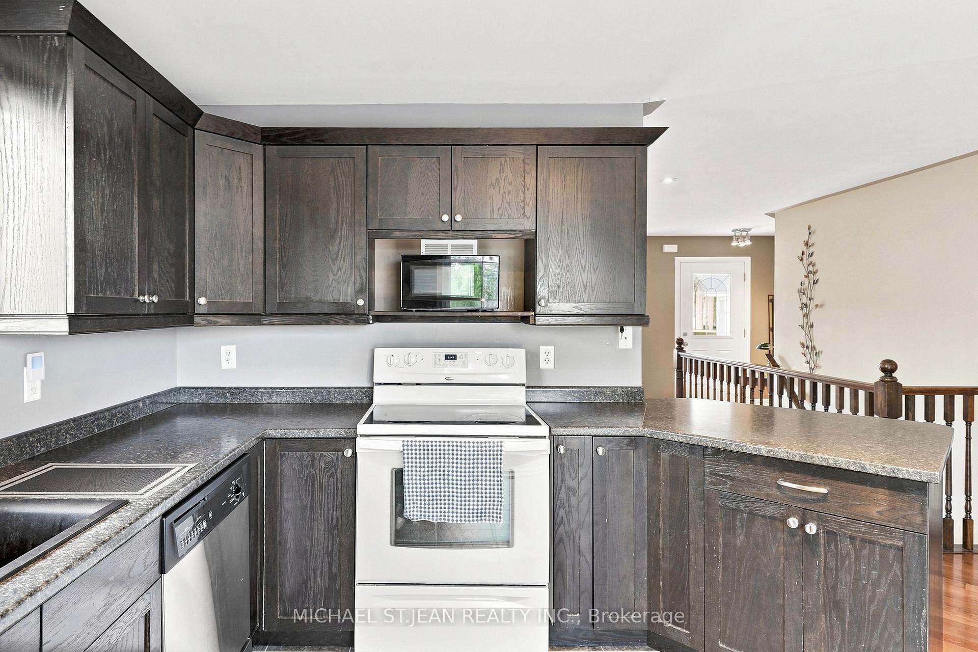 Photo 17 of 30 Leslie Street, Haldimand — HOMEH