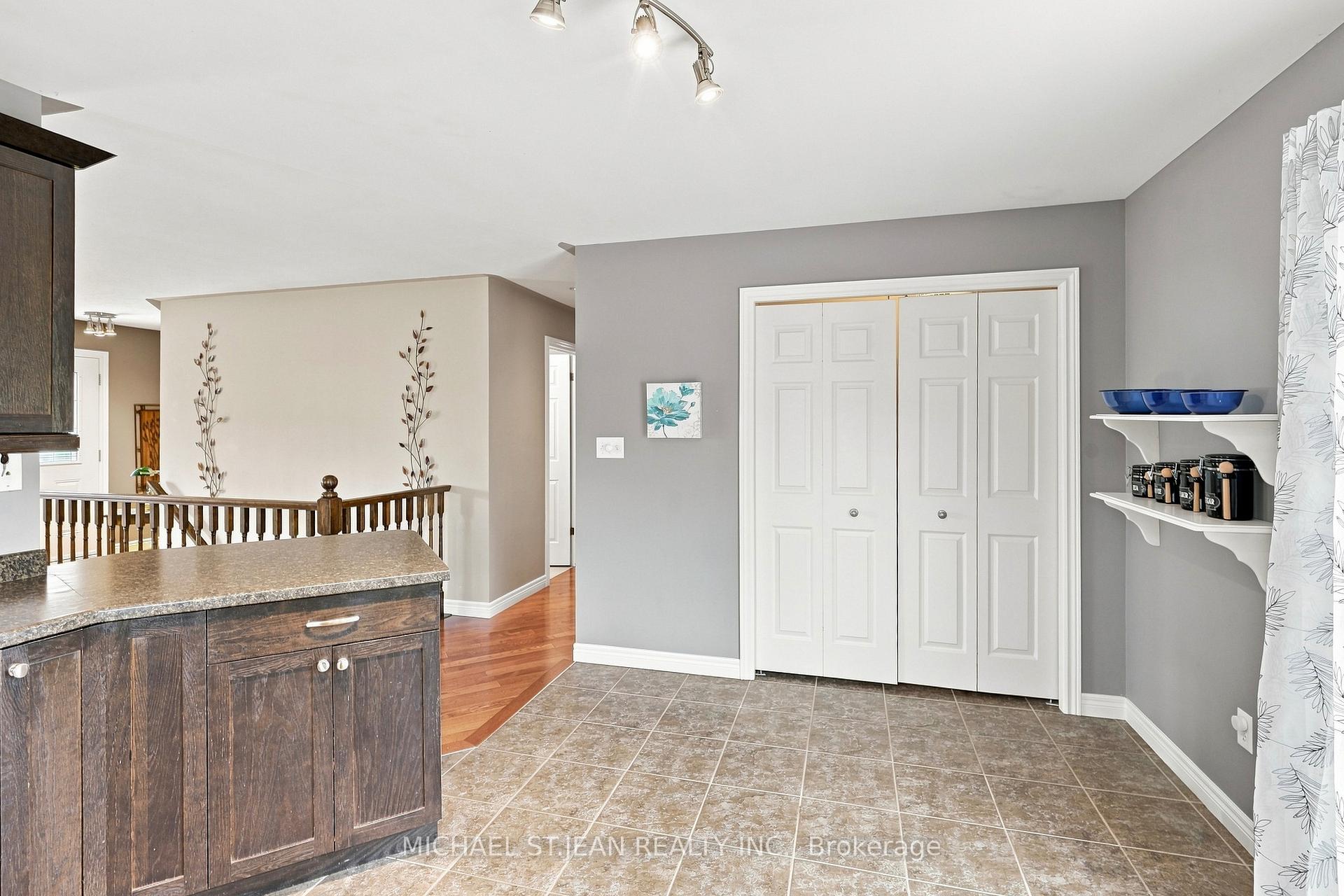 Photo 19 of 30 Leslie Street, Haldimand — HOMEH