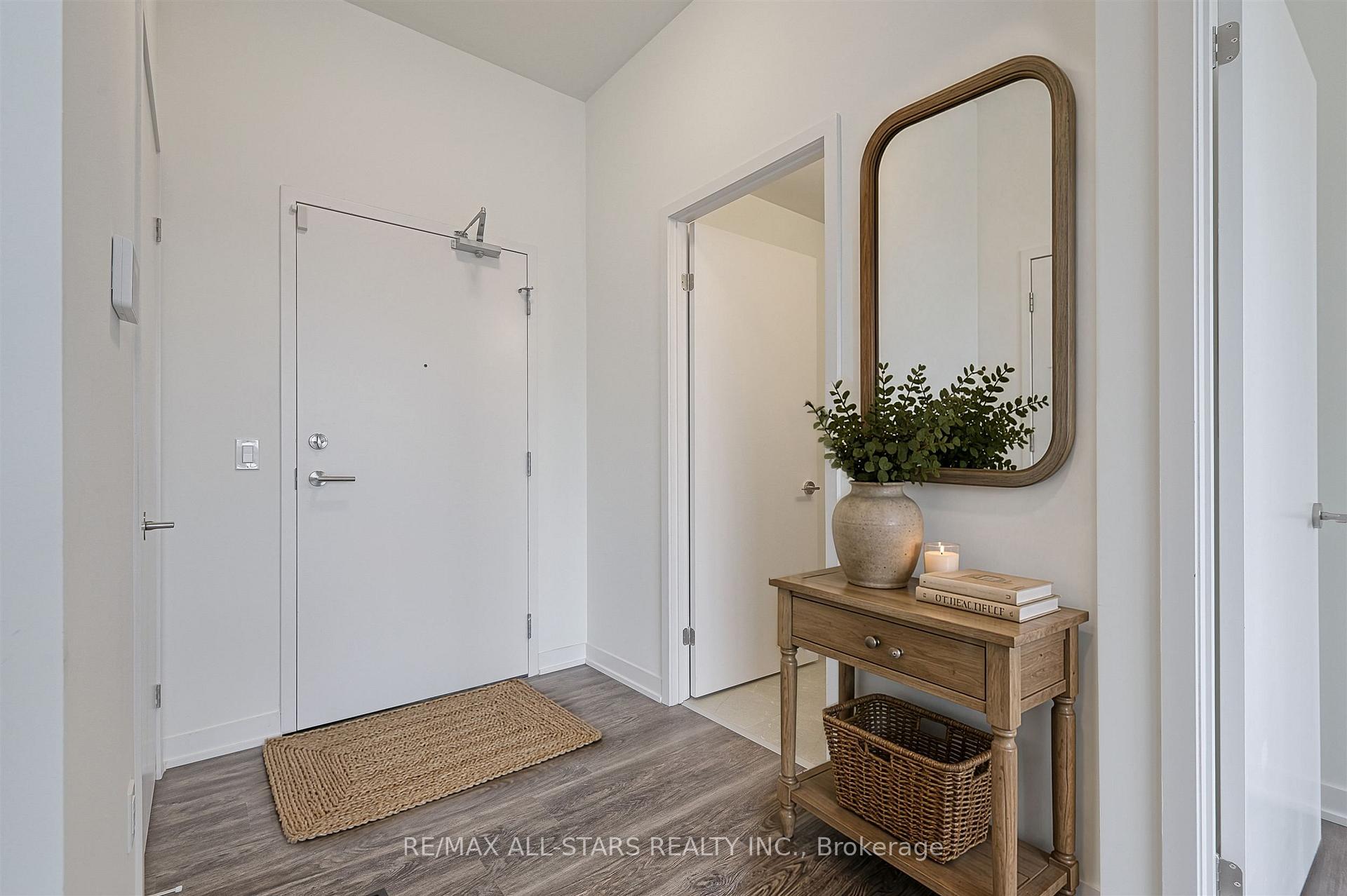 Photo 4 of Unit 124, 2 David Eyer Road, Richmond Hill, Rural Richmond Hill — HOMEH