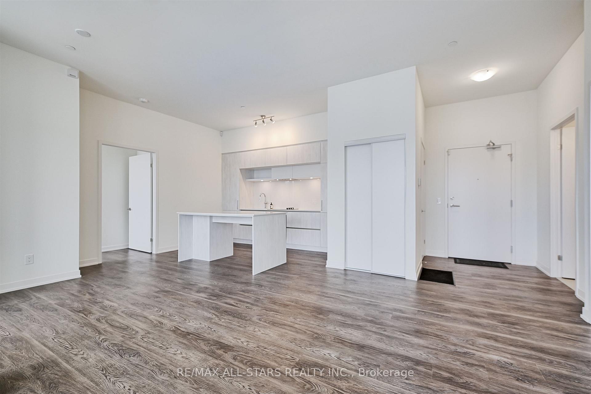Photo 6 of Unit 124, 2 David Eyer Road, Richmond Hill, Rural Richmond Hill — HOMEH