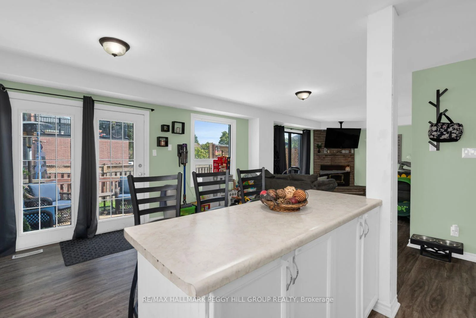 Photo 4 of 187 Johnson Street, Barrie, Grove East — HOMEH