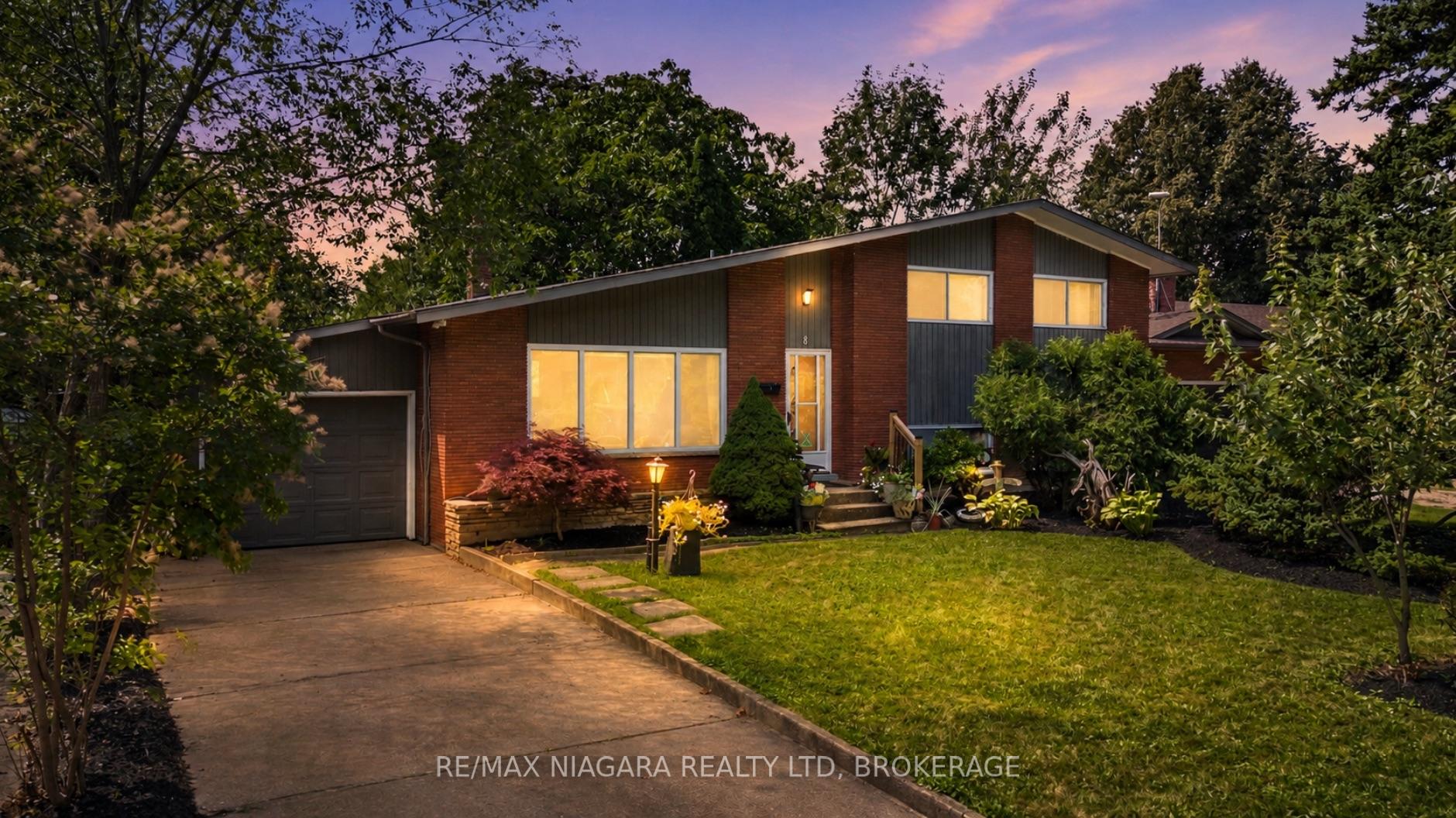 Photo 1 of 8 Cullen Drive, St. Catharines, Glendale/Glenridge — HOMEH
