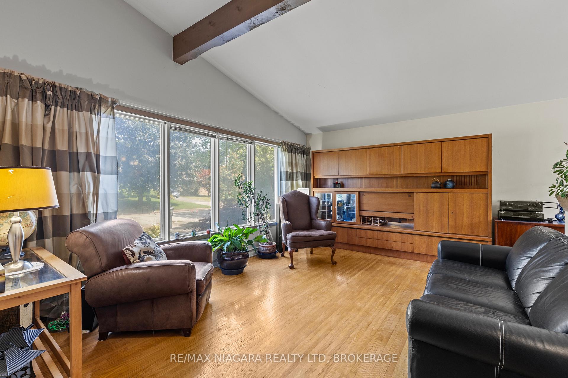 Photo 6 of 8 Cullen Drive, St. Catharines, Glendale/Glenridge — HOMEH