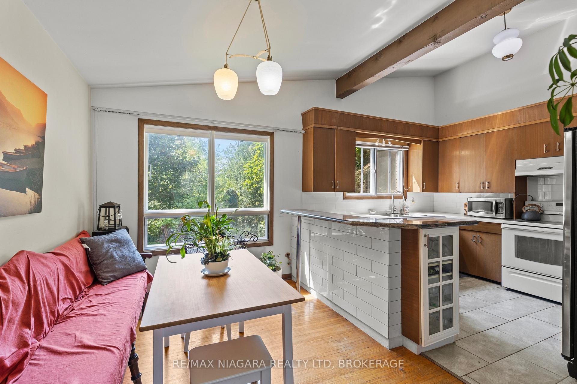 Photo 10 of 8 Cullen Drive, St. Catharines, Glendale/Glenridge — HOMEH