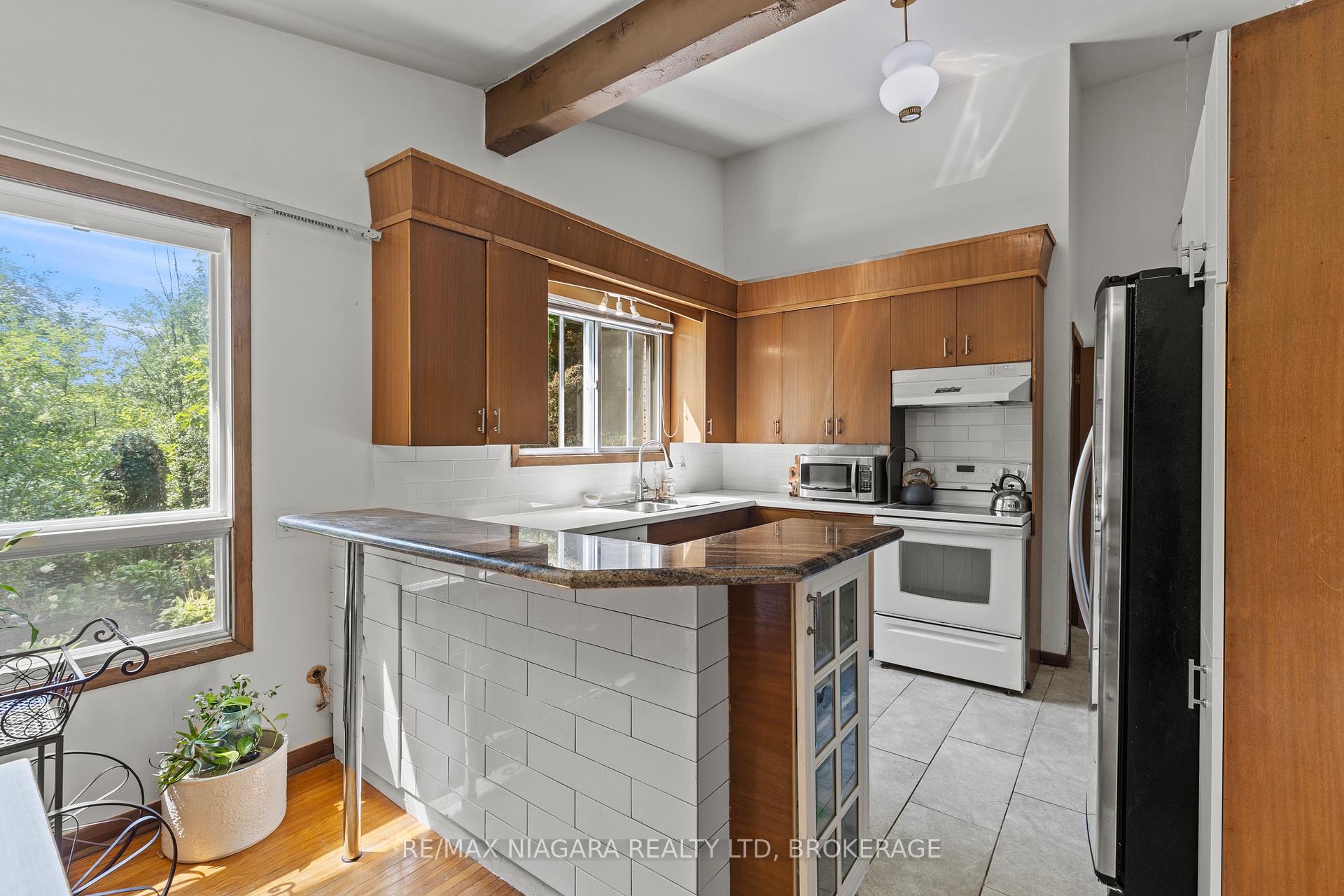 Photo 11 of 8 Cullen Drive, St. Catharines, Glendale/Glenridge — HOMEH