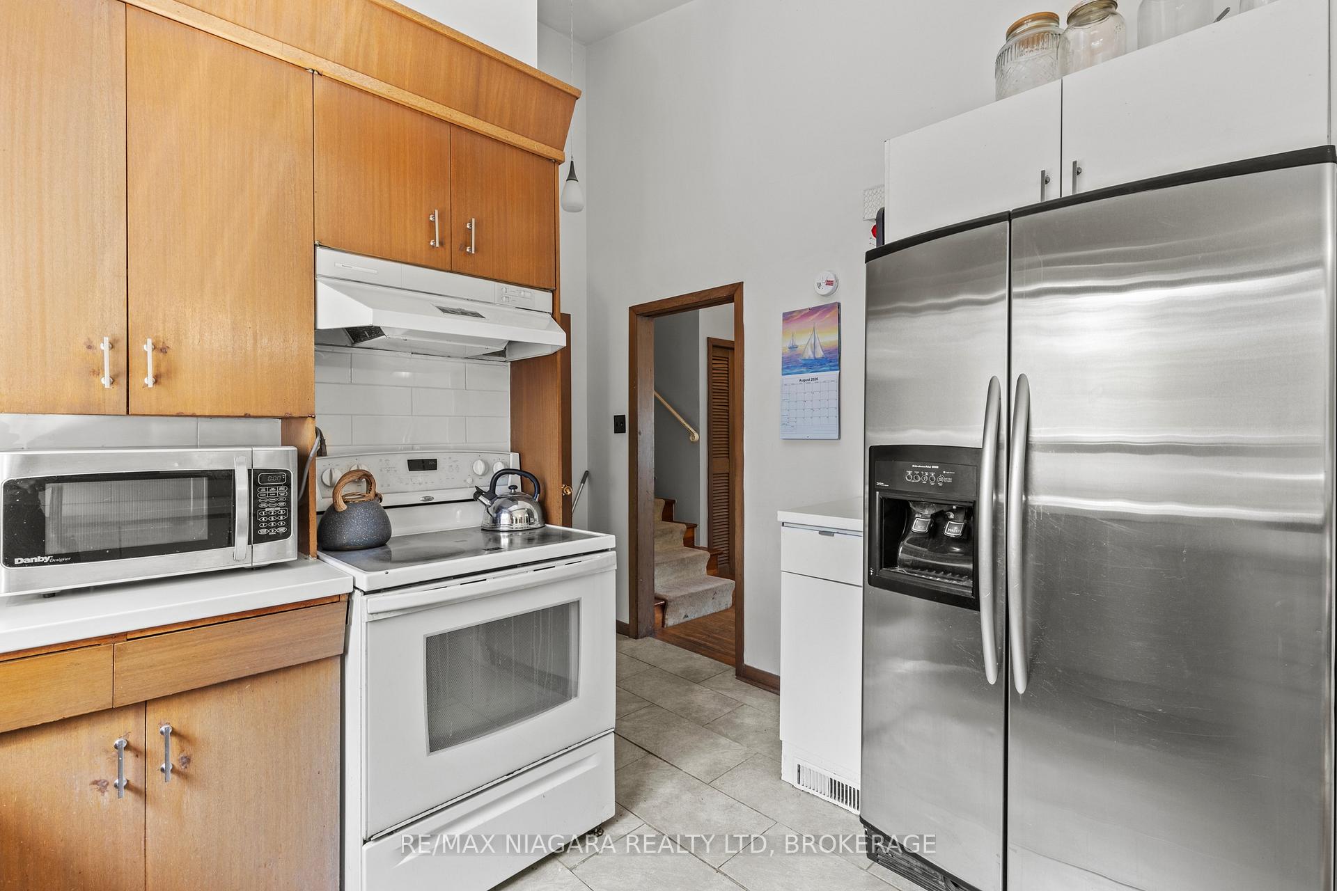Photo 13 of 8 Cullen Drive, St. Catharines, Glendale/Glenridge — HOMEH