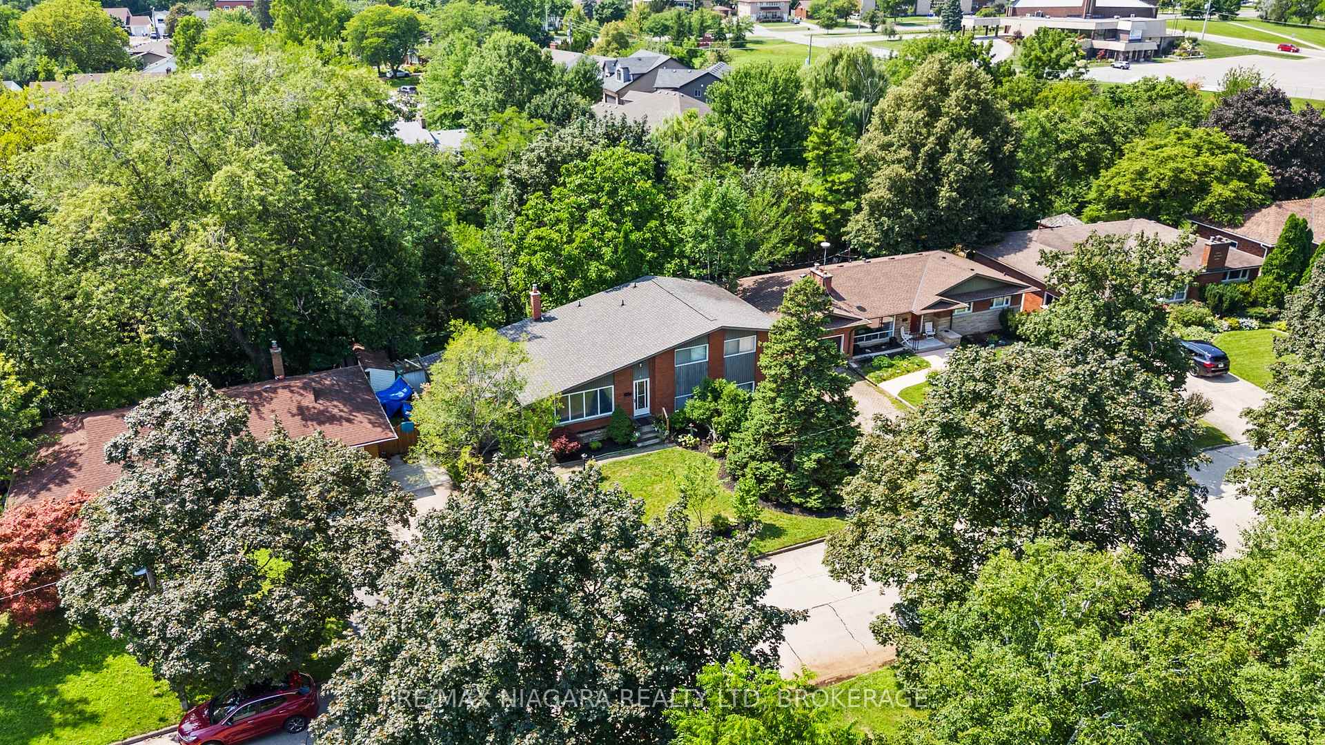 Photo 33 of 8 Cullen Drive, St. Catharines, Glendale/Glenridge — HOMEH