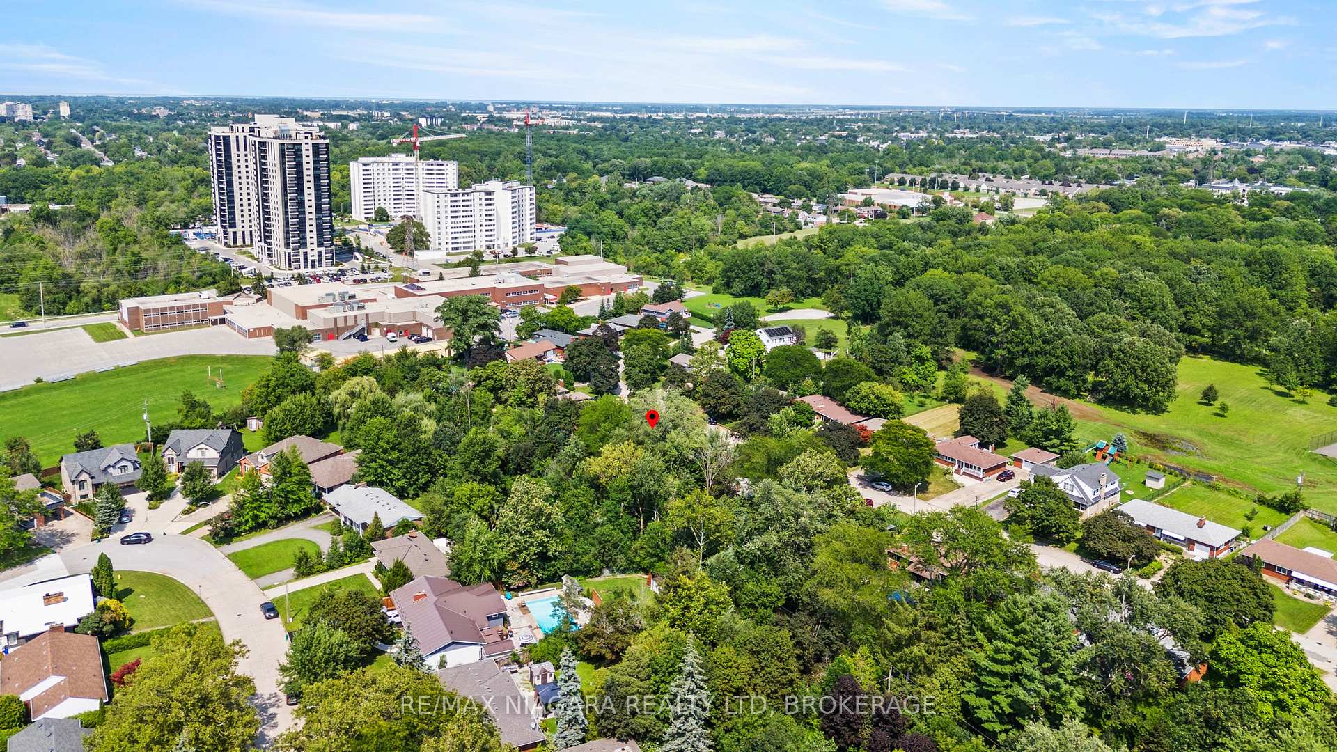 Photo 38 of 8 Cullen Drive, St. Catharines, Glendale/Glenridge — HOMEH