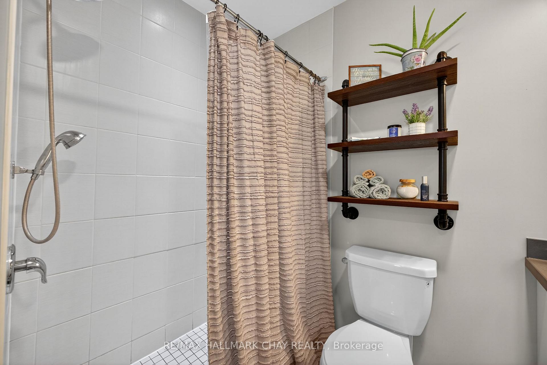 Photo 21 of 118 Isabella Drive, Orillia — HOMEH