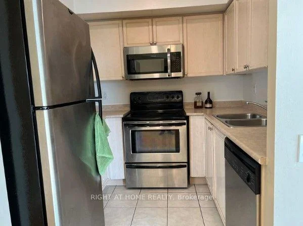 Photo 8 of Unit 503, 30 Harrison Garden Boulevard, North York, Willowdale East — HOMEH