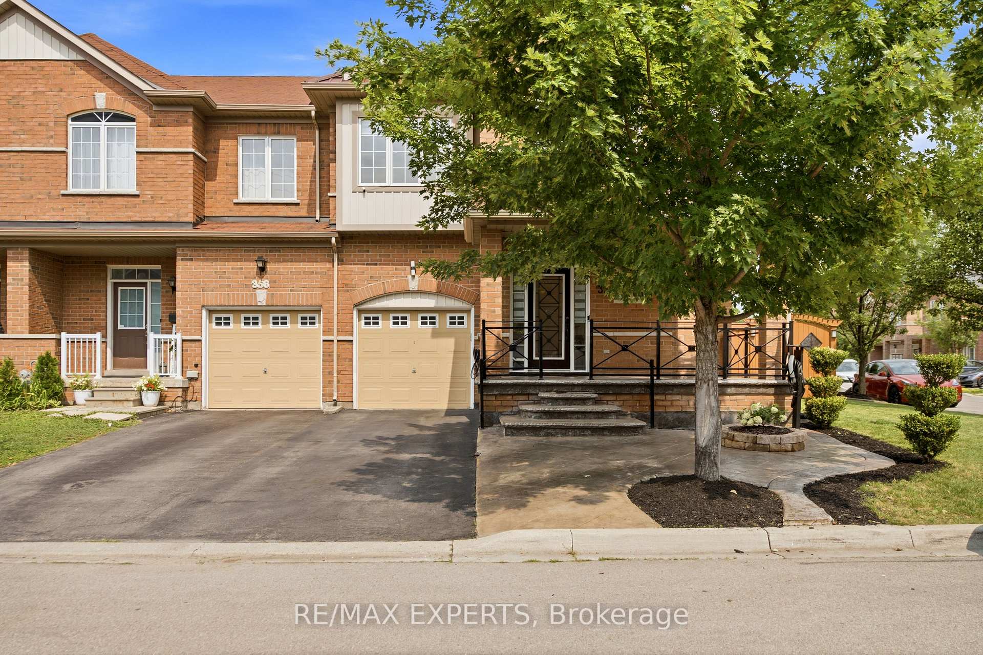 Photo 3 of 354 Hobbs Crescent, Milton, Clarke — HOMEH