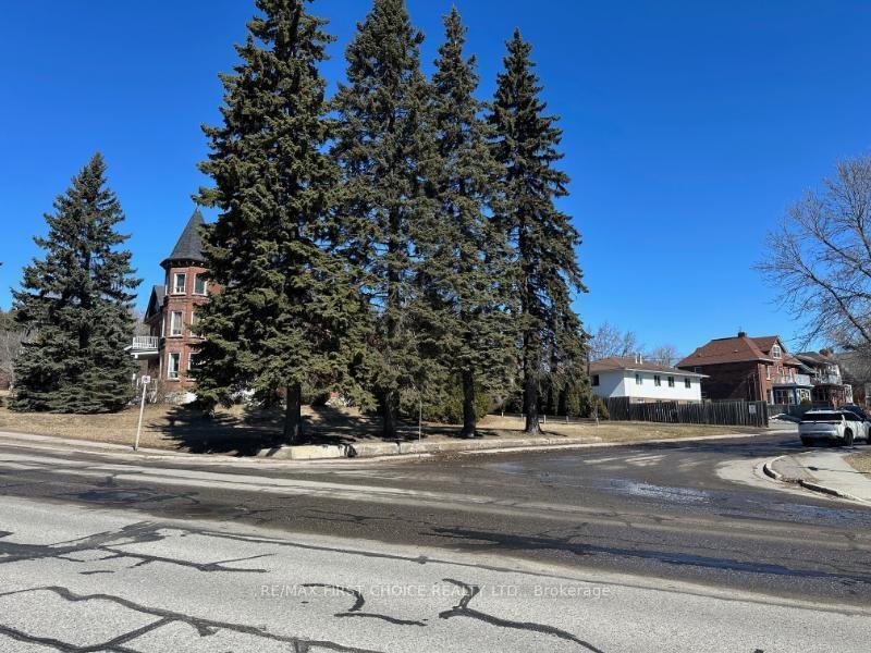 Photo 4 of 372 PT Red River Road, Thunder Bay, College Heights — HOMEH