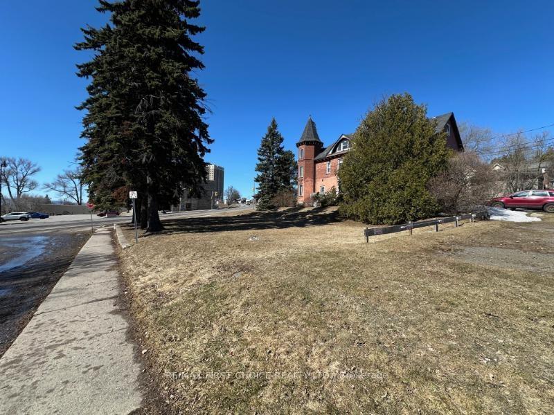 Photo 5 of 372 PT Red River Road, Thunder Bay, College Heights — HOMEH