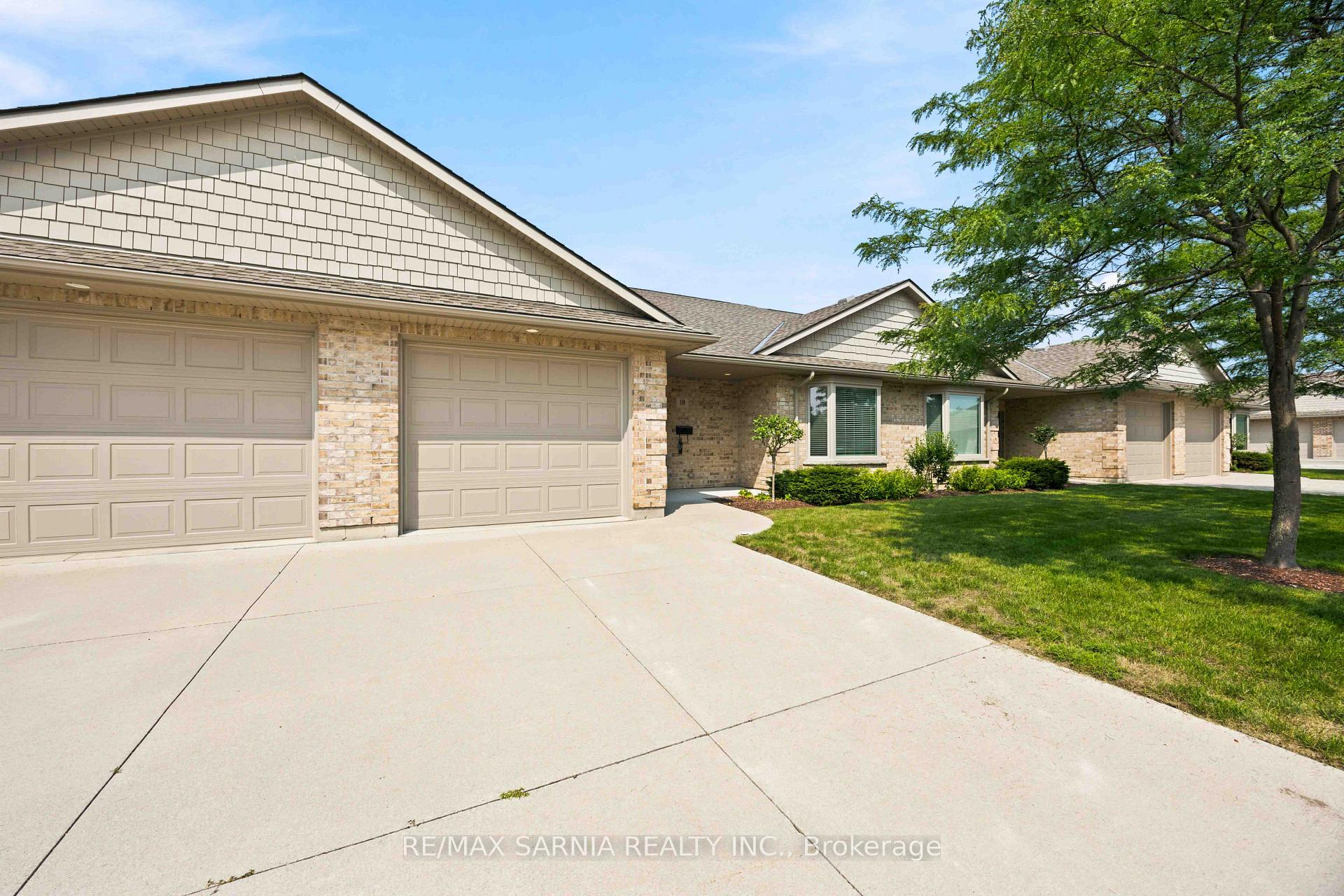 Photo 4 of Unit 18, 5969 Townsend Line, Lambton Shores, Forest — HOMEH