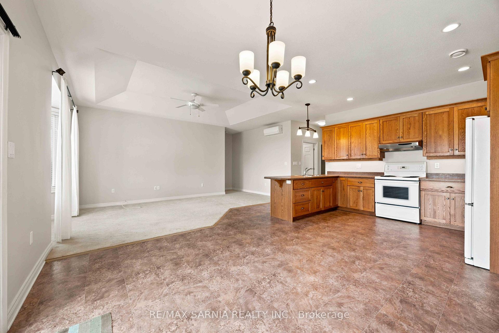 Photo 9 of Unit 18, 5969 Townsend Line, Lambton Shores, Forest — HOMEH