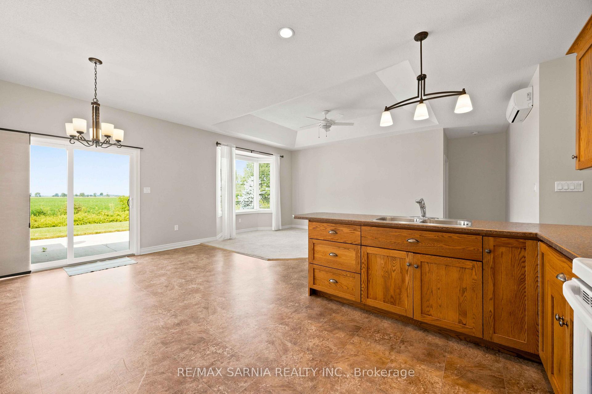 Photo 10 of Unit 18, 5969 Townsend Line, Lambton Shores, Forest — HOMEH