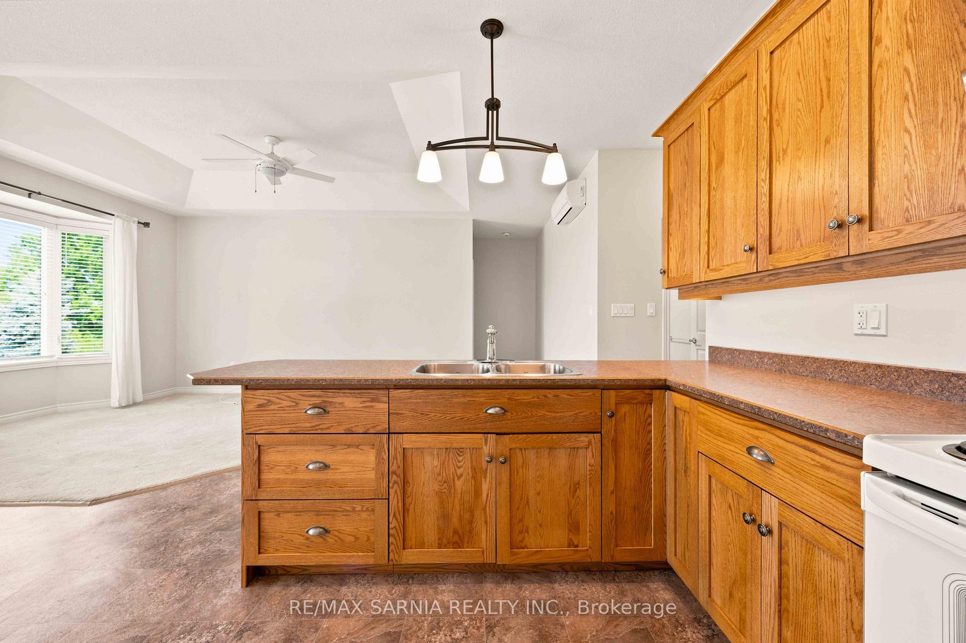 Photo 11 of Unit 18, 5969 Townsend Line, Lambton Shores, Forest — HOMEH
