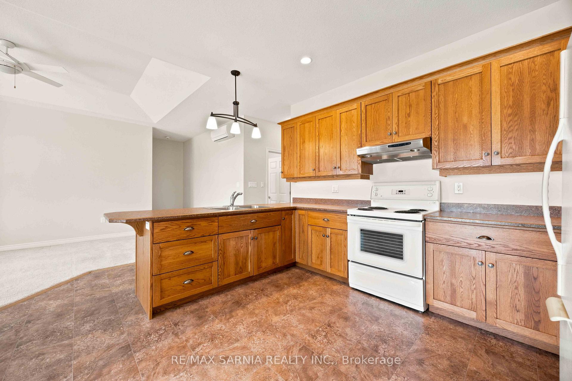 Photo 13 of Unit 18, 5969 Townsend Line, Lambton Shores, Forest — HOMEH