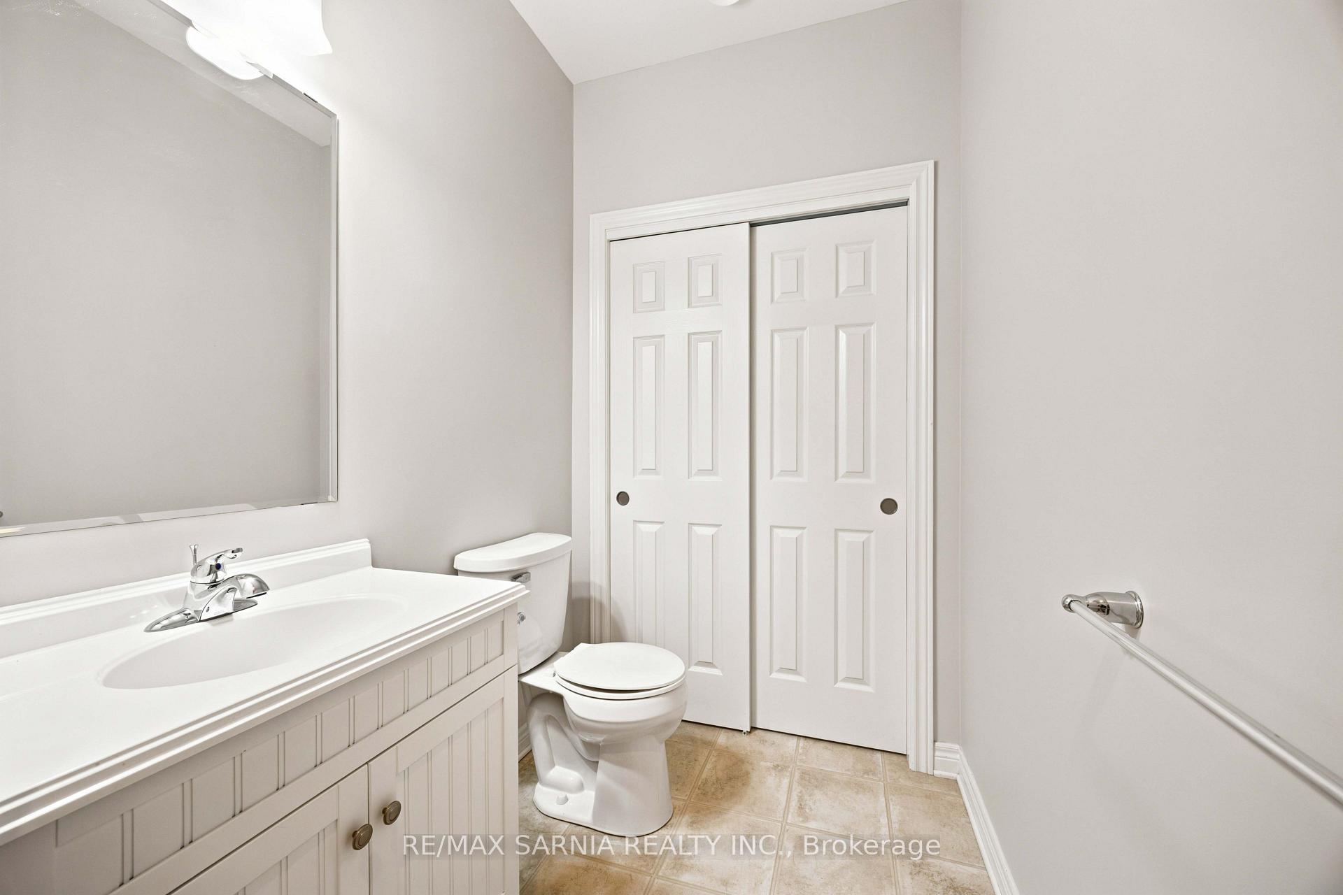 Photo 21 of Unit 18, 5969 Townsend Line, Lambton Shores, Forest — HOMEH