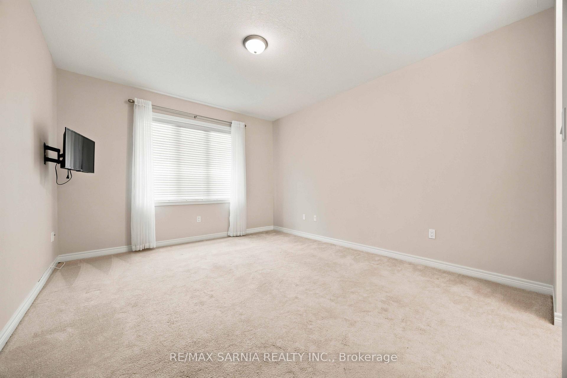 Photo 27 of Unit 18, 5969 Townsend Line, Lambton Shores, Forest — HOMEH