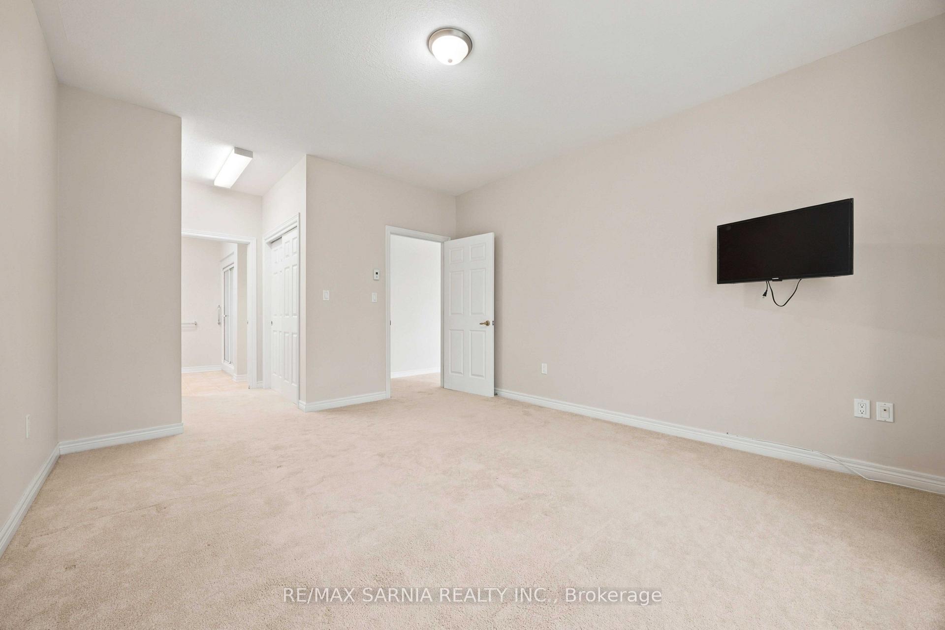 Photo 28 of Unit 18, 5969 Townsend Line, Lambton Shores, Forest — HOMEH