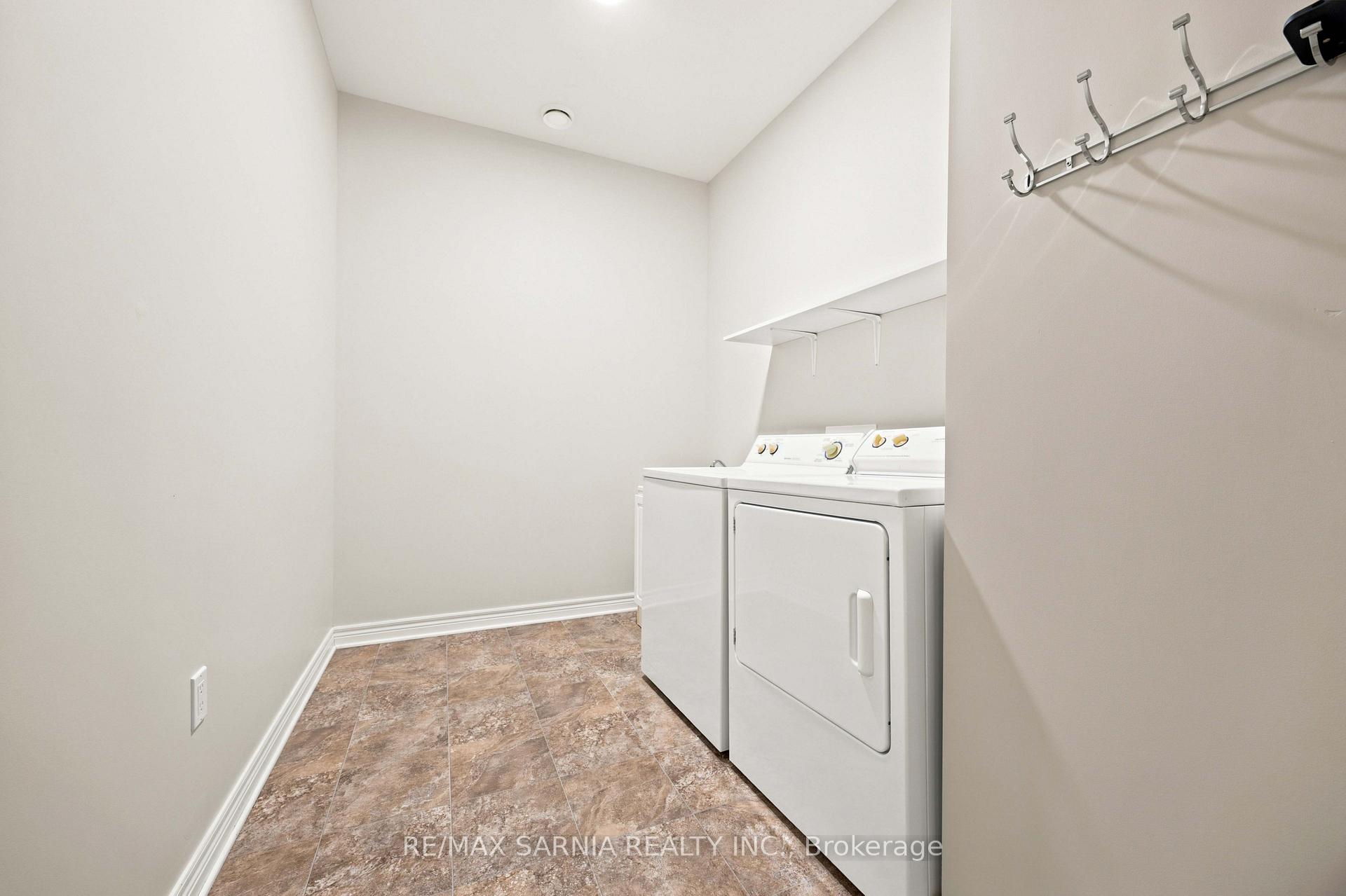 Photo 31 of Unit 18, 5969 Townsend Line, Lambton Shores, Forest — HOMEH
