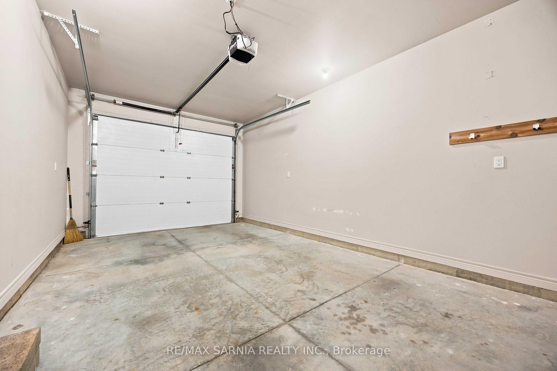 Photo 34 of Unit 18, 5969 Townsend Line, Lambton Shores, Forest — HOMEH