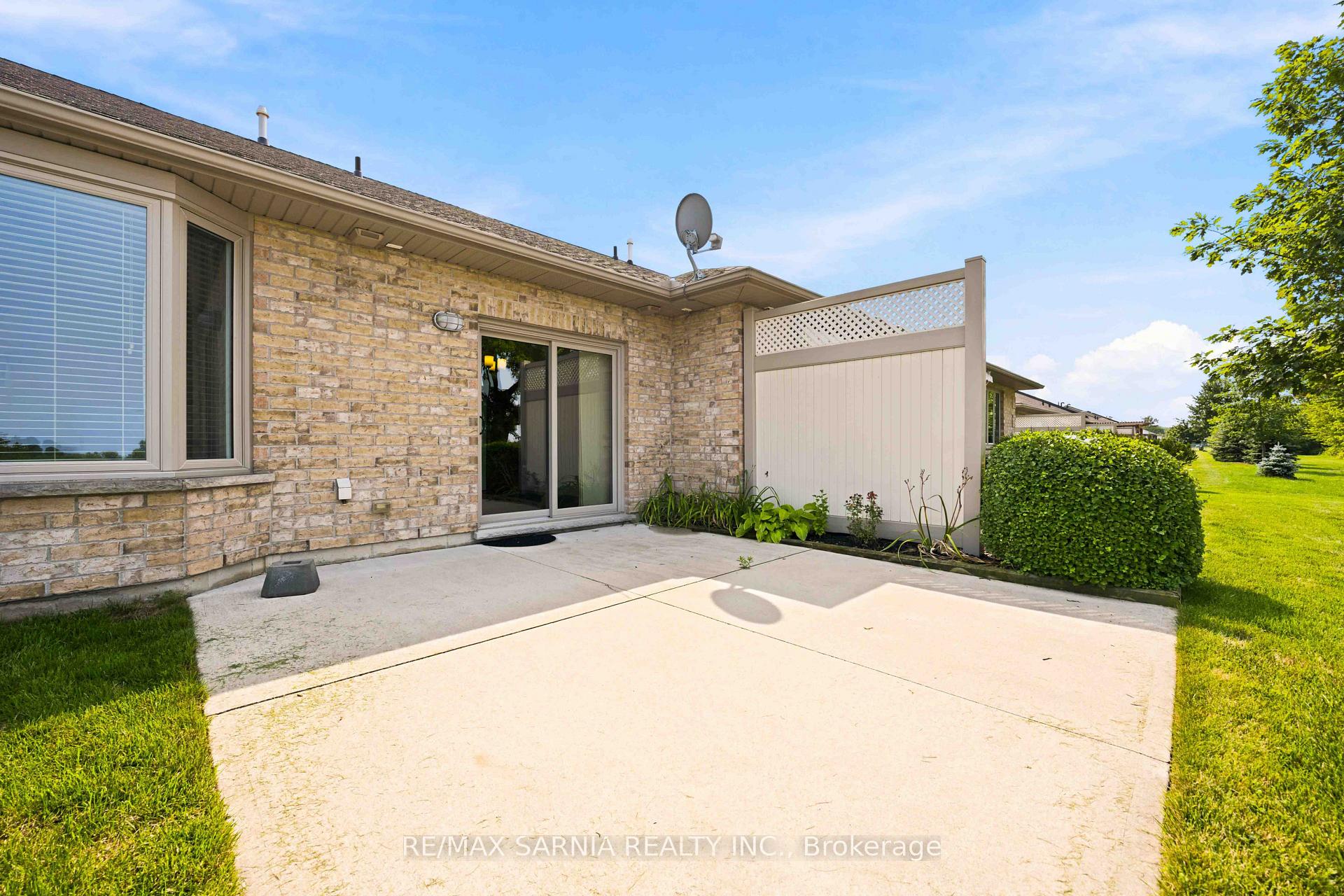 Photo 37 of Unit 18, 5969 Townsend Line, Lambton Shores, Forest — HOMEH