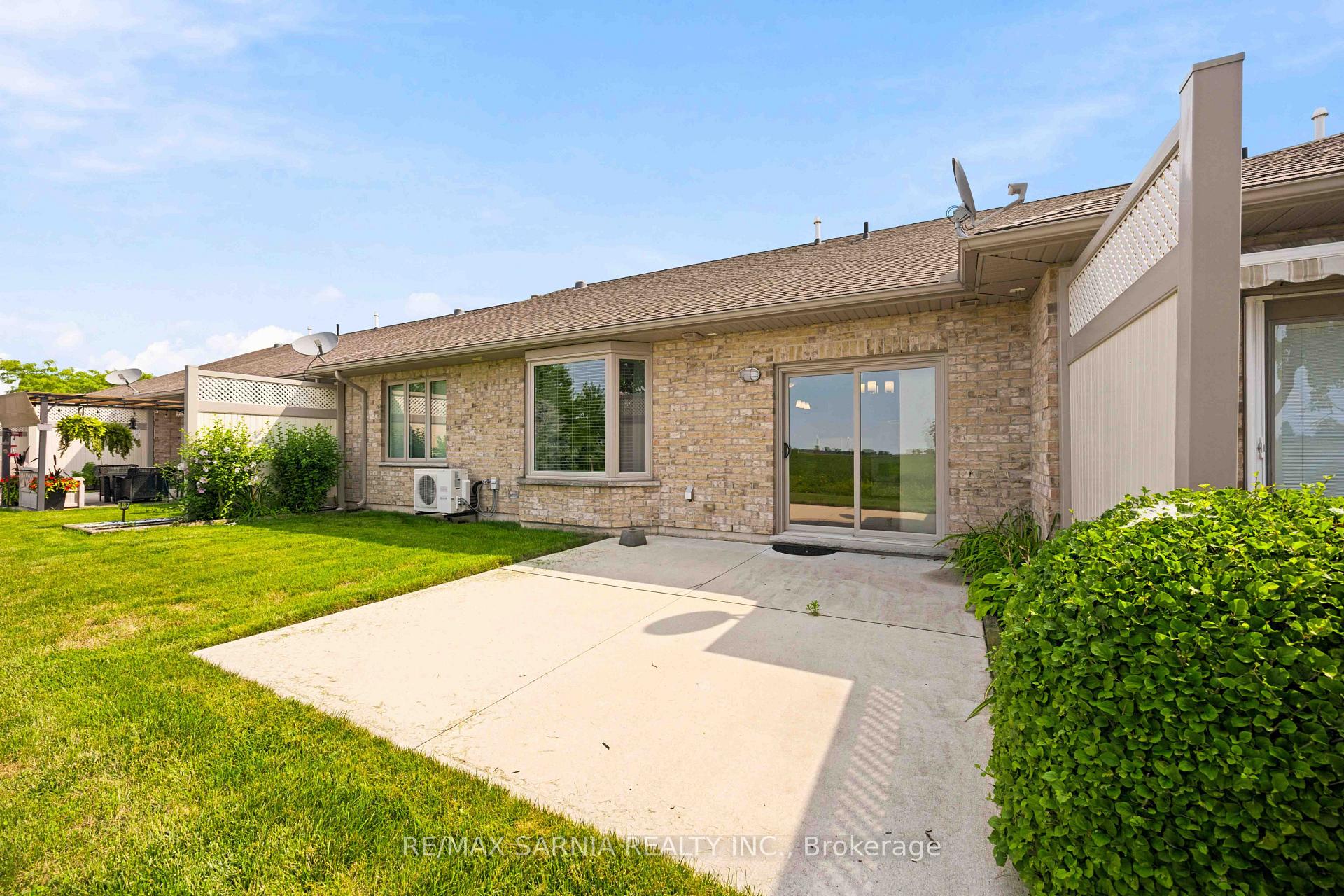Photo 38 of Unit 18, 5969 Townsend Line, Lambton Shores, Forest — HOMEH
