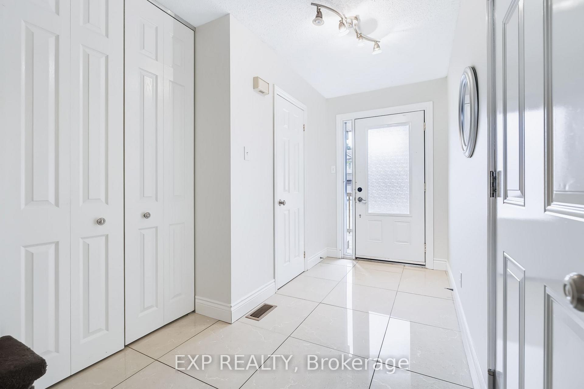 Photo 4 of 110 Cedarock Drive, Ottawa, Kanata - Bridlewood — HOMEH