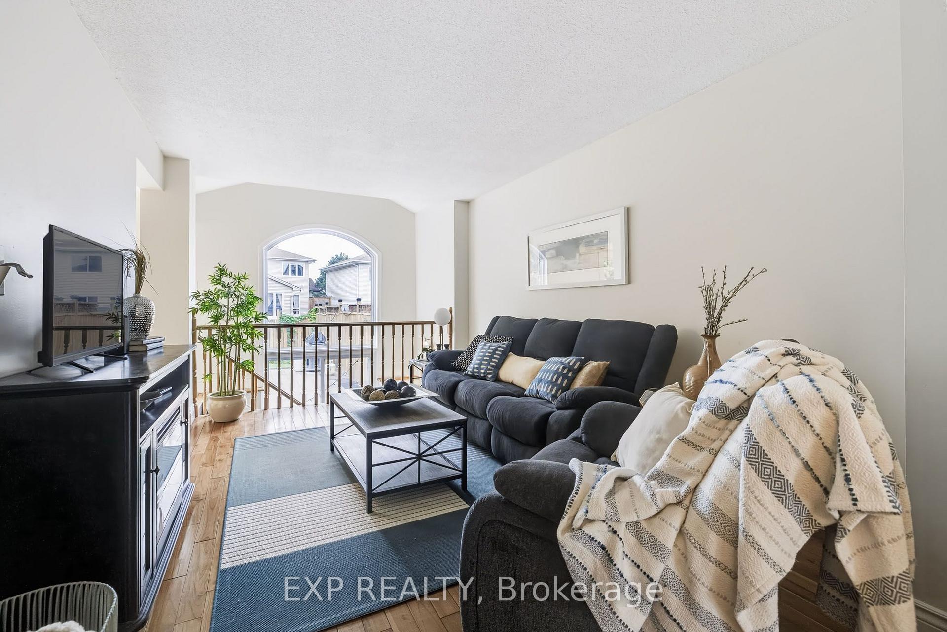 Photo 10 of 110 Cedarock Drive, Ottawa, Kanata - Bridlewood — HOMEH