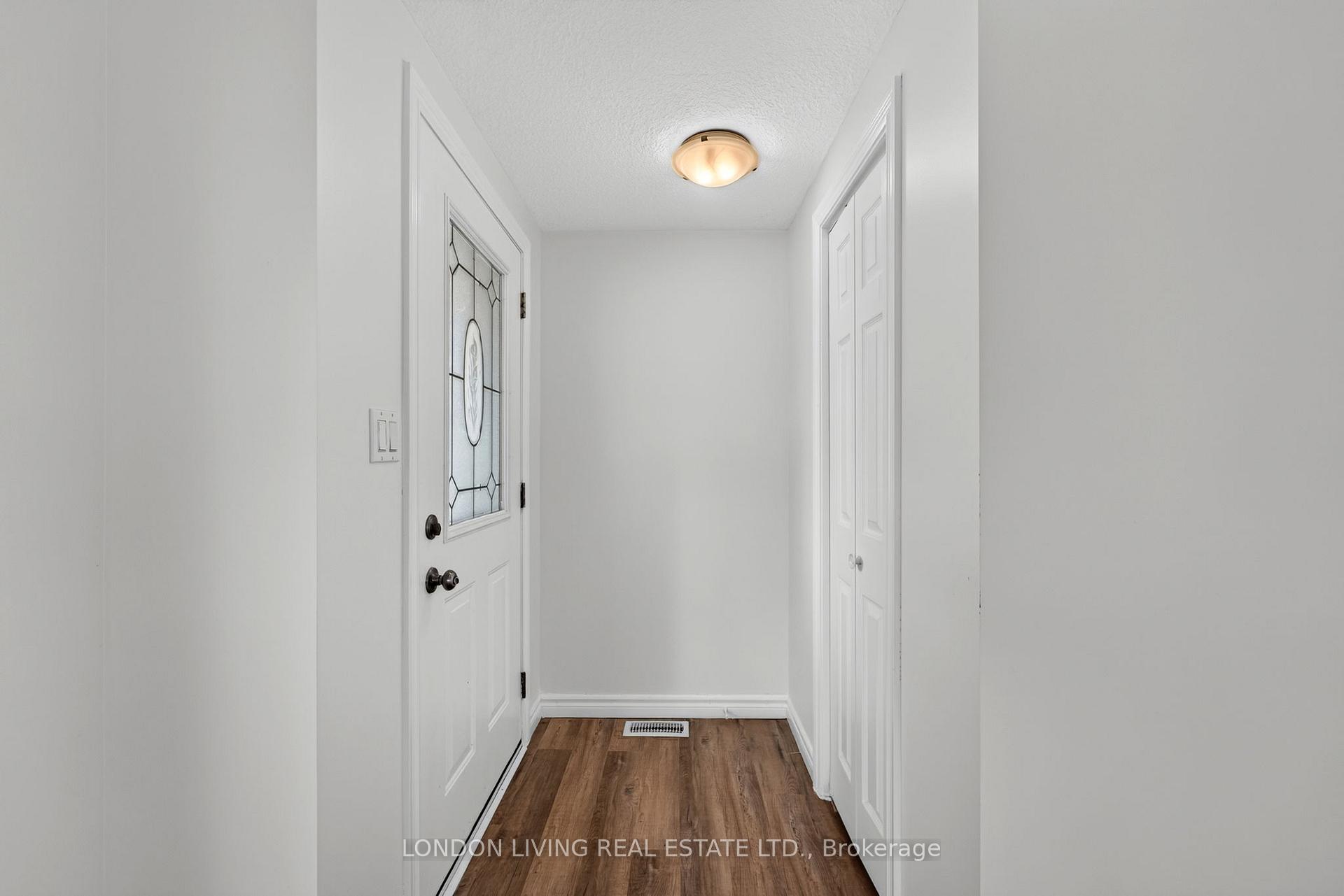 Photo 4 of 23 Pebble Beach Parkway, South Huron, Stephen — HOMEH
