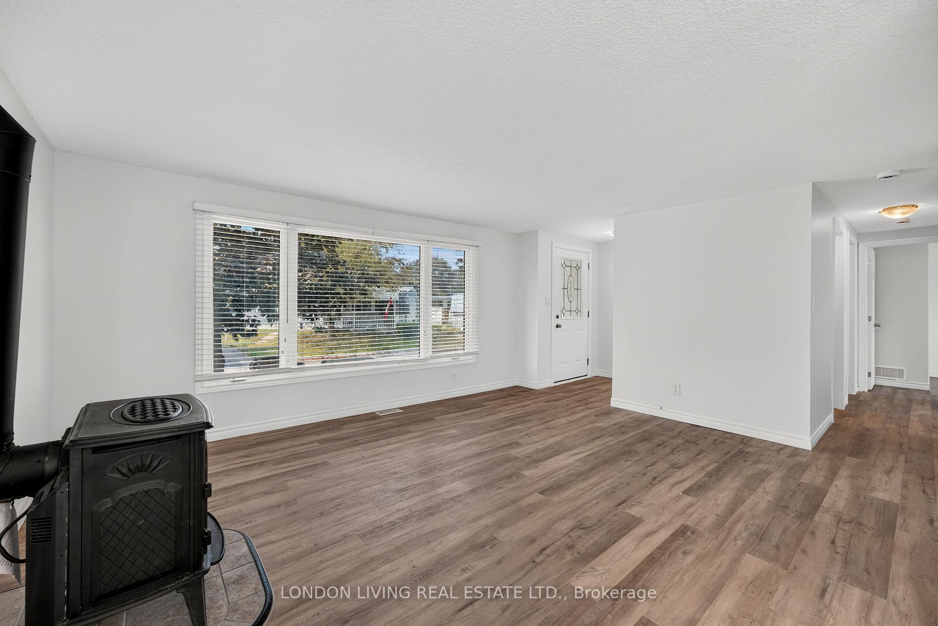 Photo 6 of 23 Pebble Beach Parkway, South Huron, Stephen — HOMEH