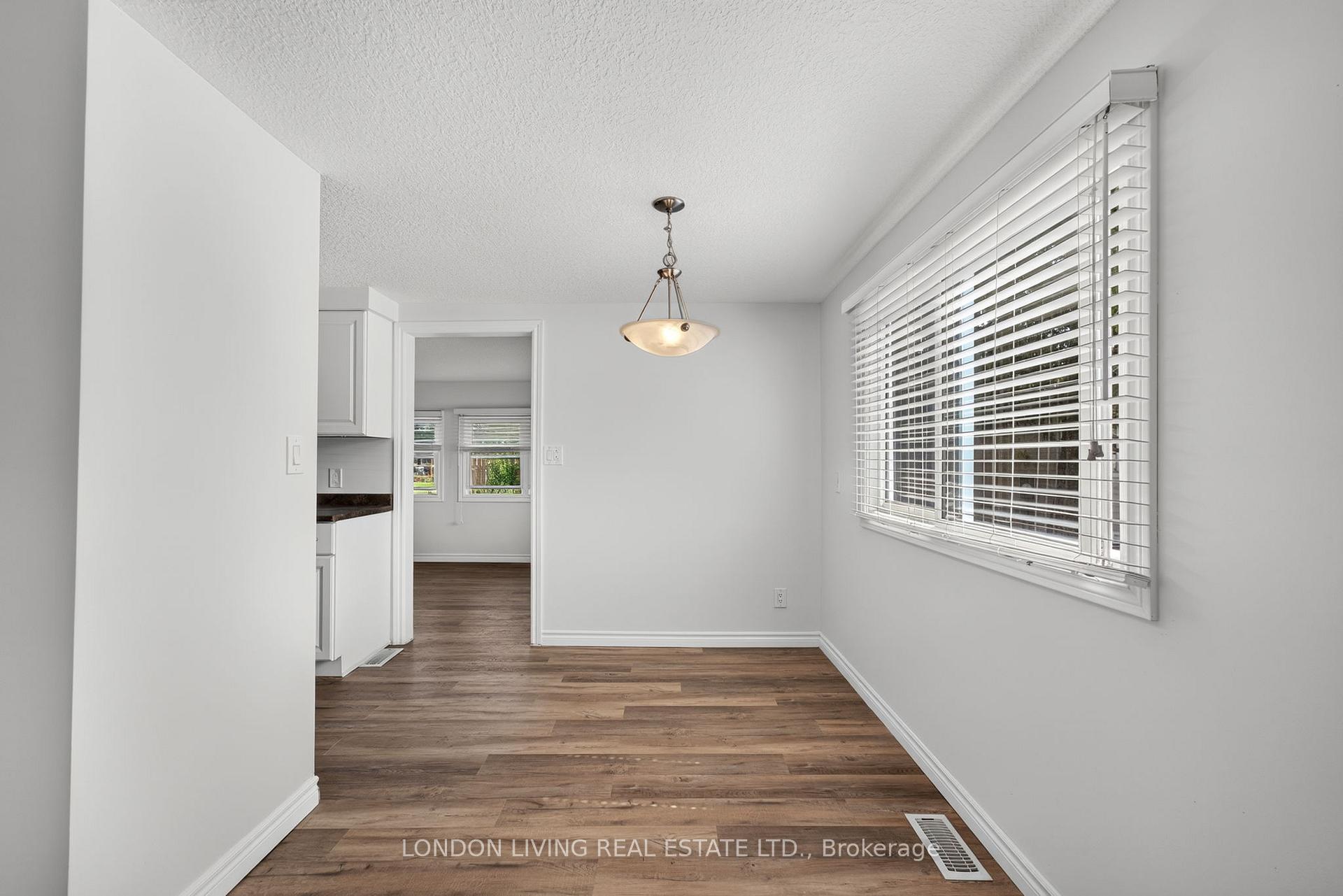 Photo 8 of 23 Pebble Beach Parkway, South Huron, Stephen — HOMEH