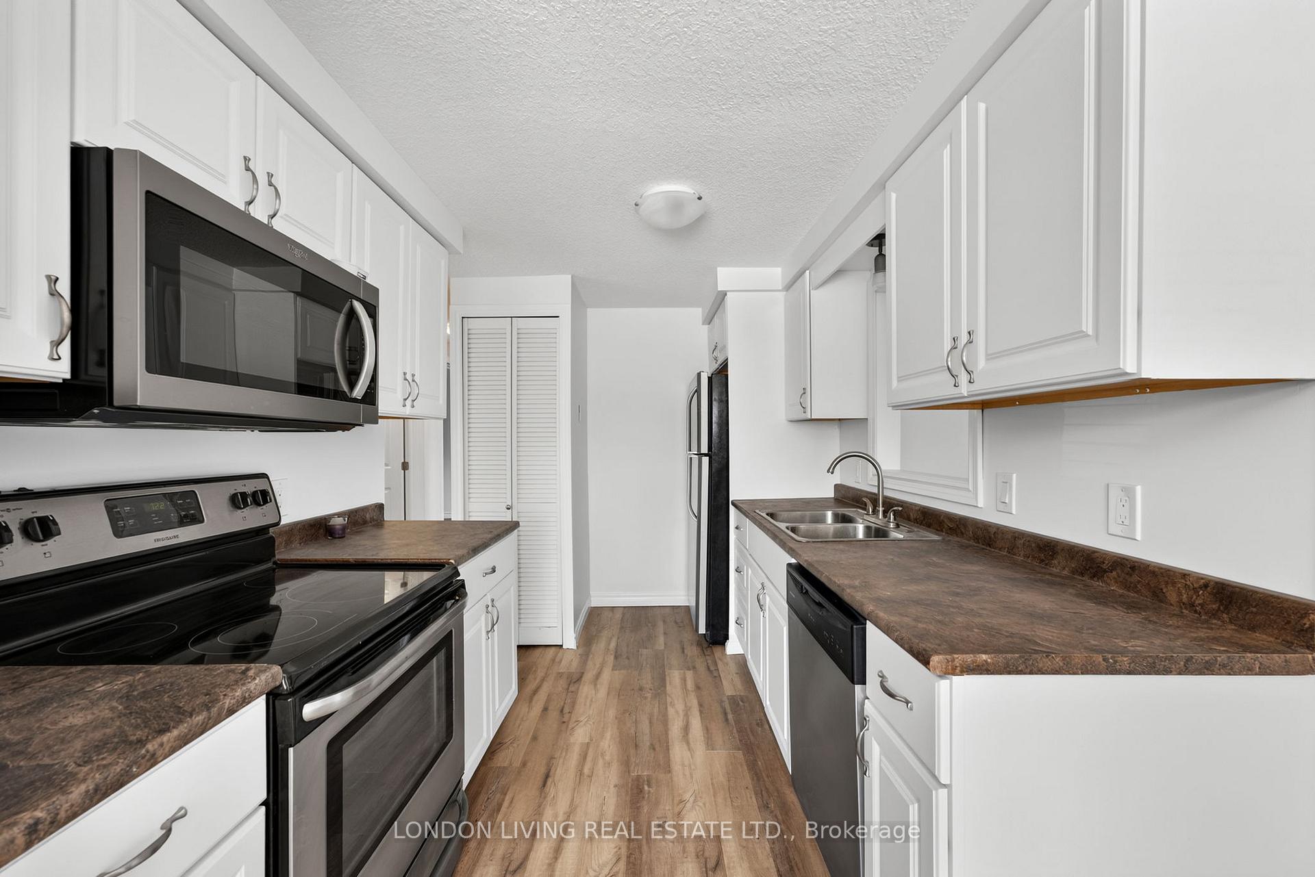 Photo 10 of 23 Pebble Beach Parkway, South Huron, Stephen — HOMEH