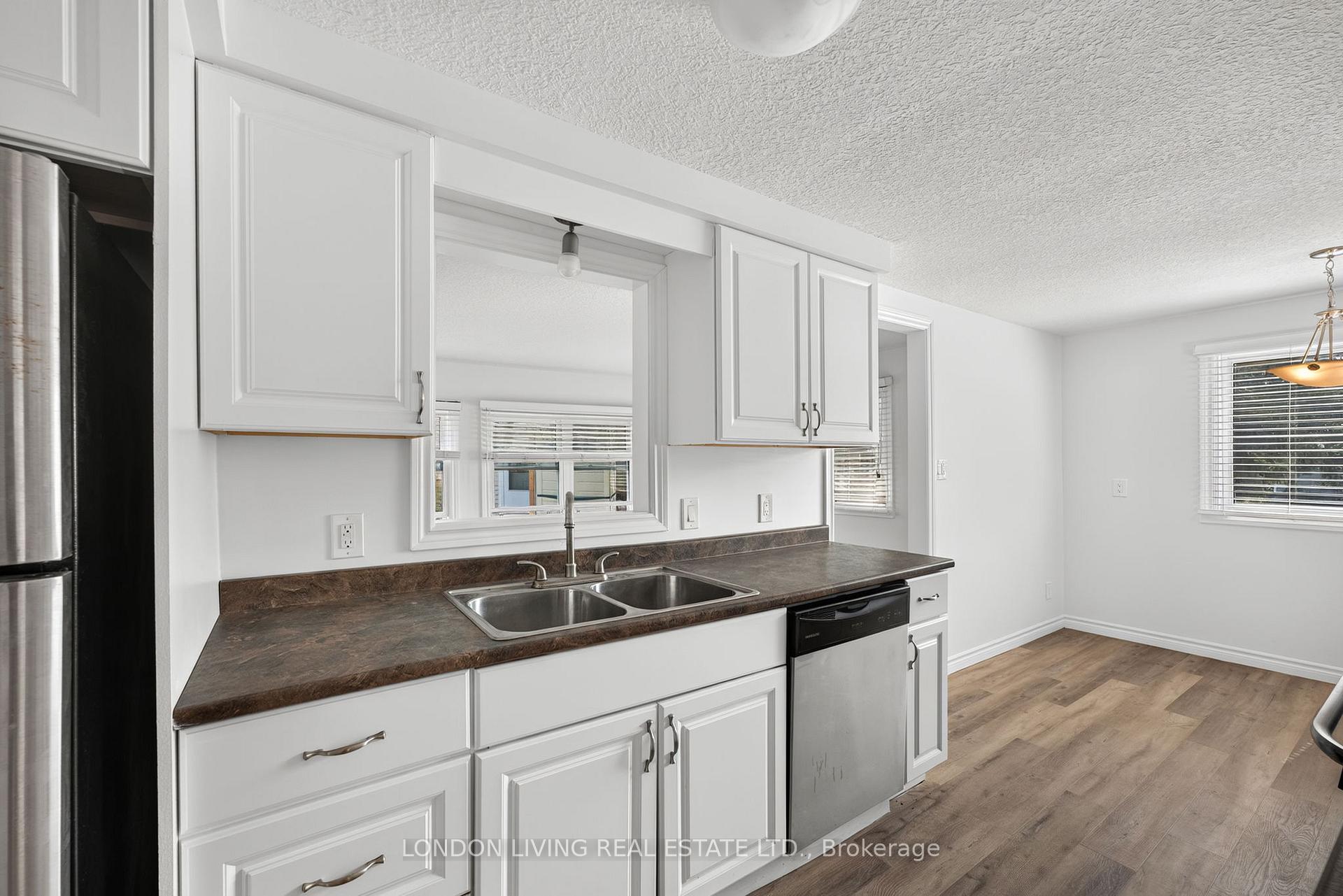 Photo 12 of 23 Pebble Beach Parkway, South Huron, Stephen — HOMEH