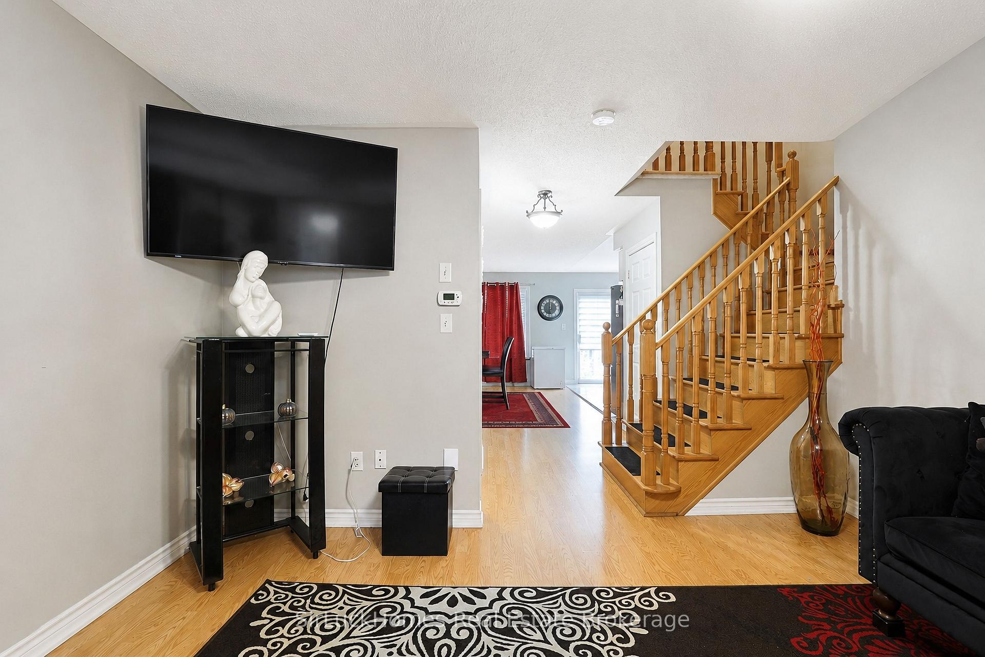 Photo 7 of 32 Polar Bear Place, Brampton, Sandringham-Wellington — HOMEH