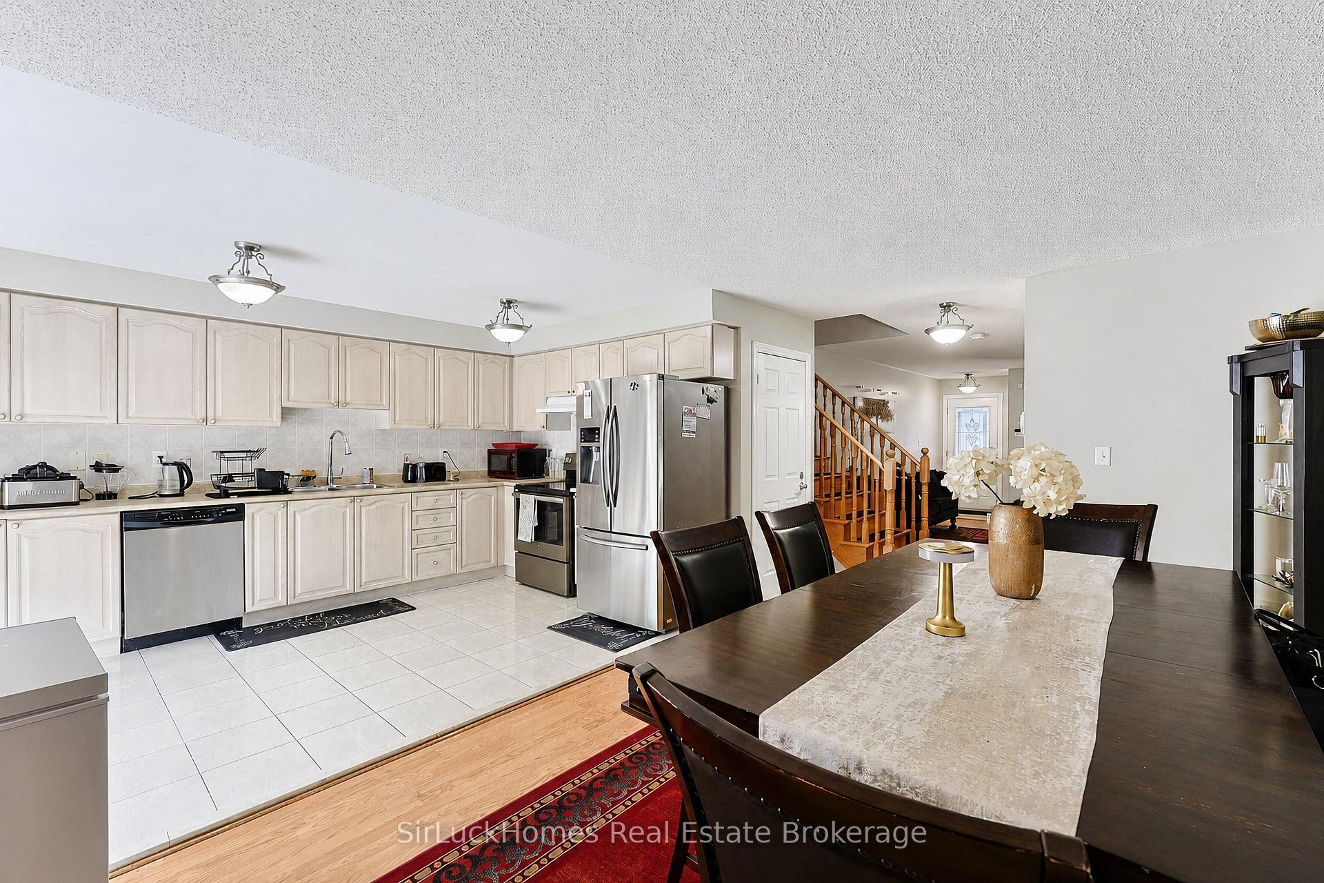 Photo 12 of 32 Polar Bear Place, Brampton, Sandringham-Wellington — HOMEH