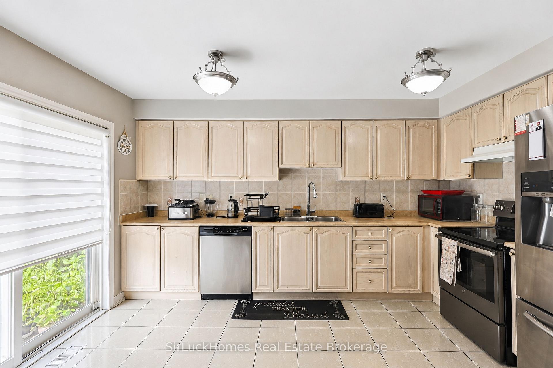 Photo 13 of 32 Polar Bear Place, Brampton, Sandringham-Wellington — HOMEH