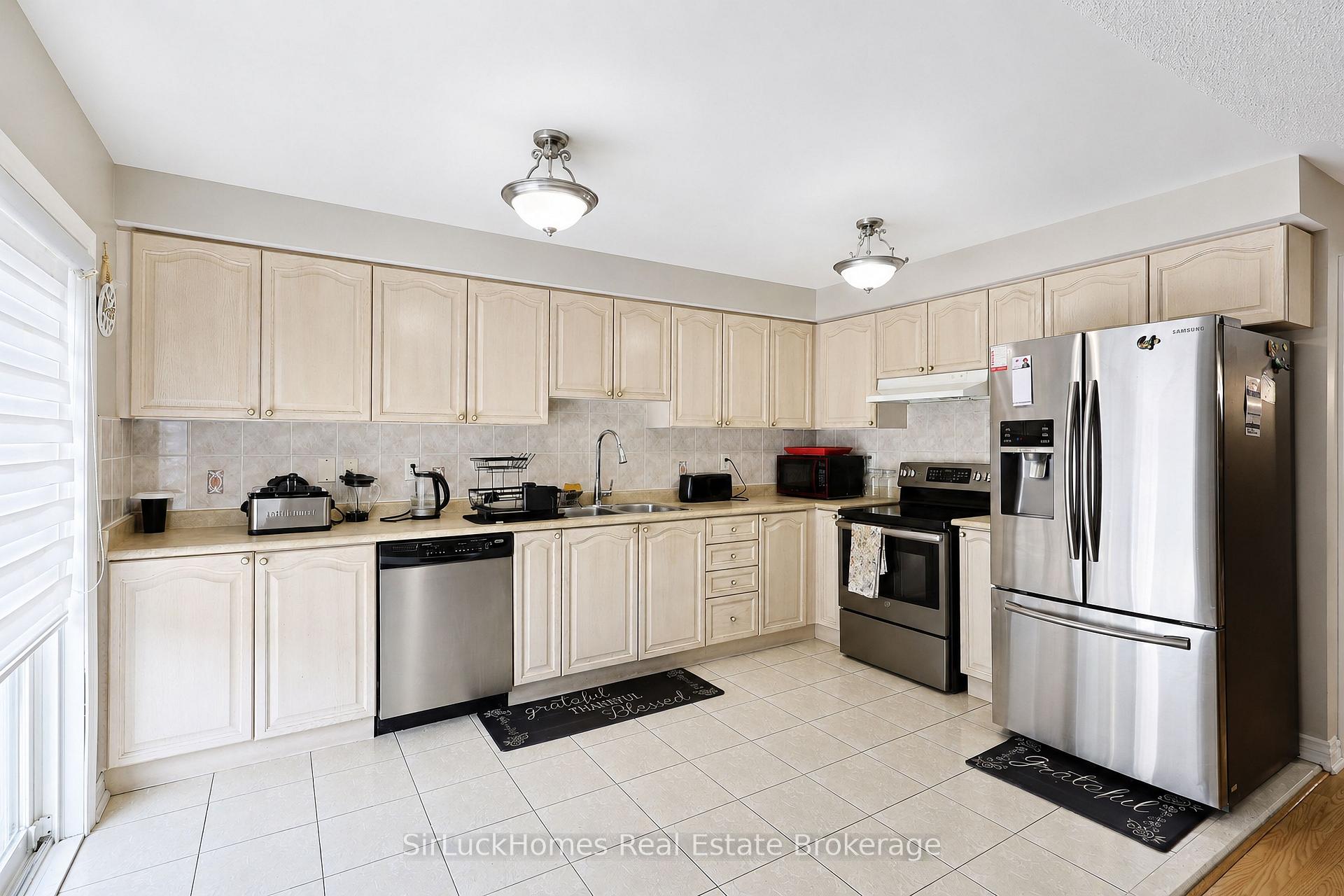 Photo 14 of 32 Polar Bear Place, Brampton, Sandringham-Wellington — HOMEH