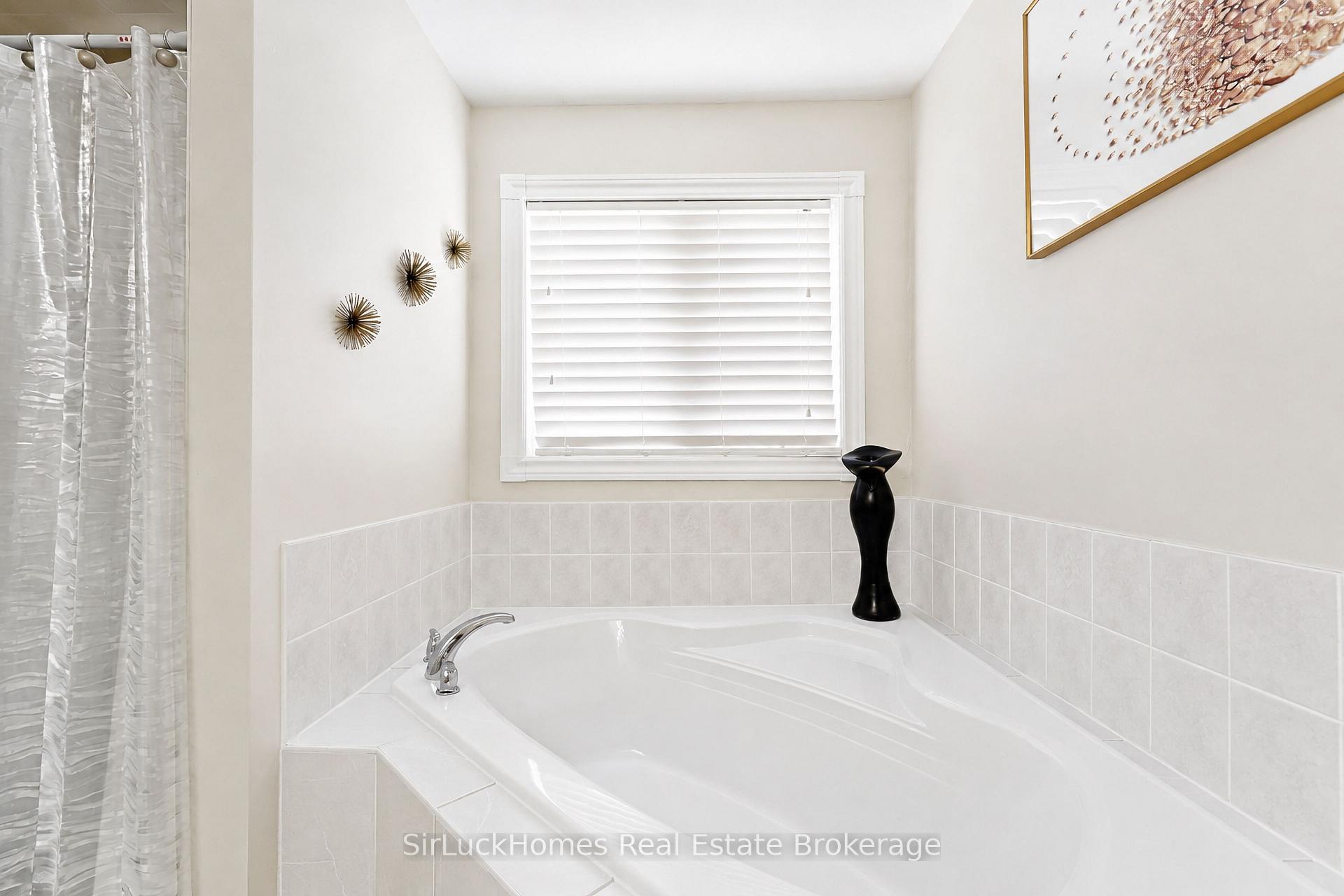 Photo 31 of 32 Polar Bear Place, Brampton, Sandringham-Wellington — HOMEH