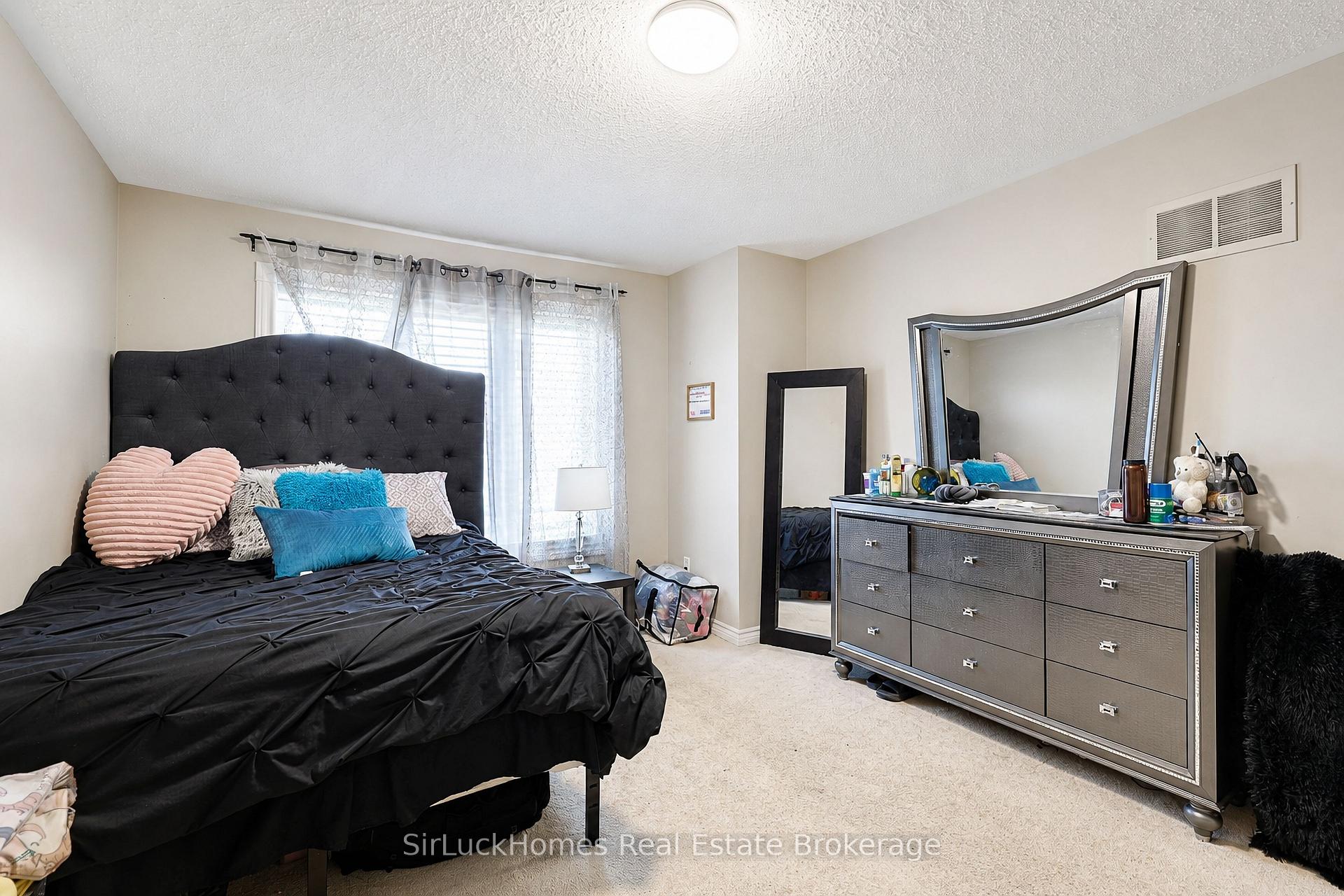 Photo 33 of 32 Polar Bear Place, Brampton, Sandringham-Wellington — HOMEH