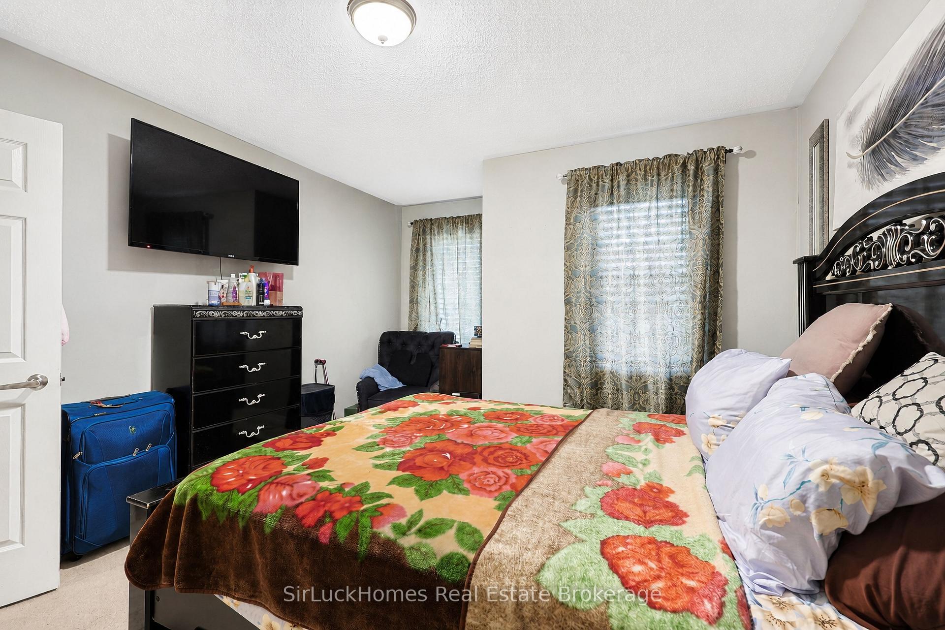 Photo 38 of 32 Polar Bear Place, Brampton, Sandringham-Wellington — HOMEH