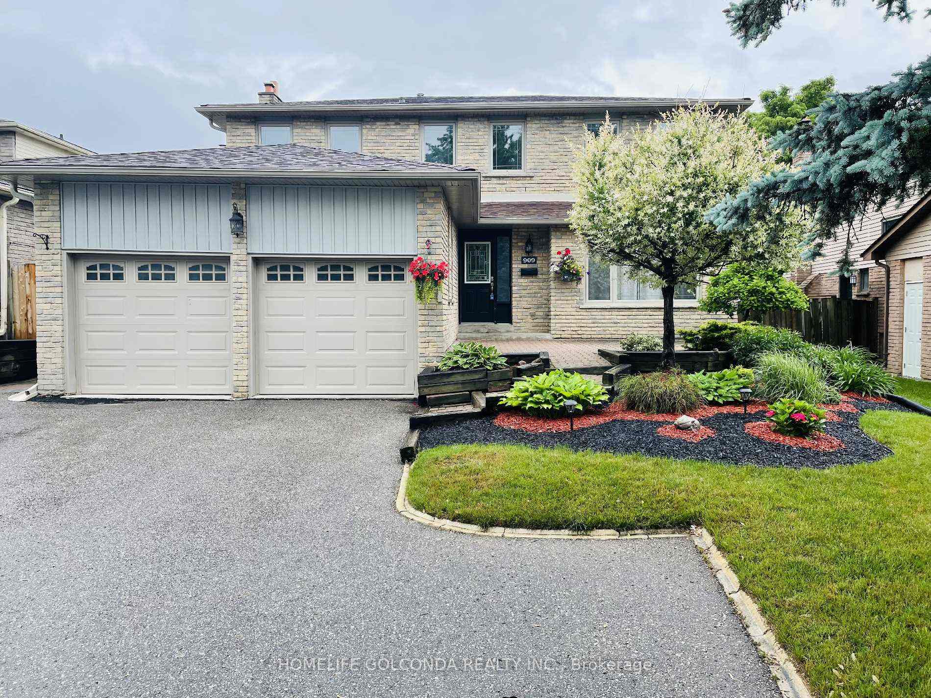 Photo 1 of Unit Upper level, 909 Ferndale Crescent, Newmarket, Gorham-College Manor — HOMEH